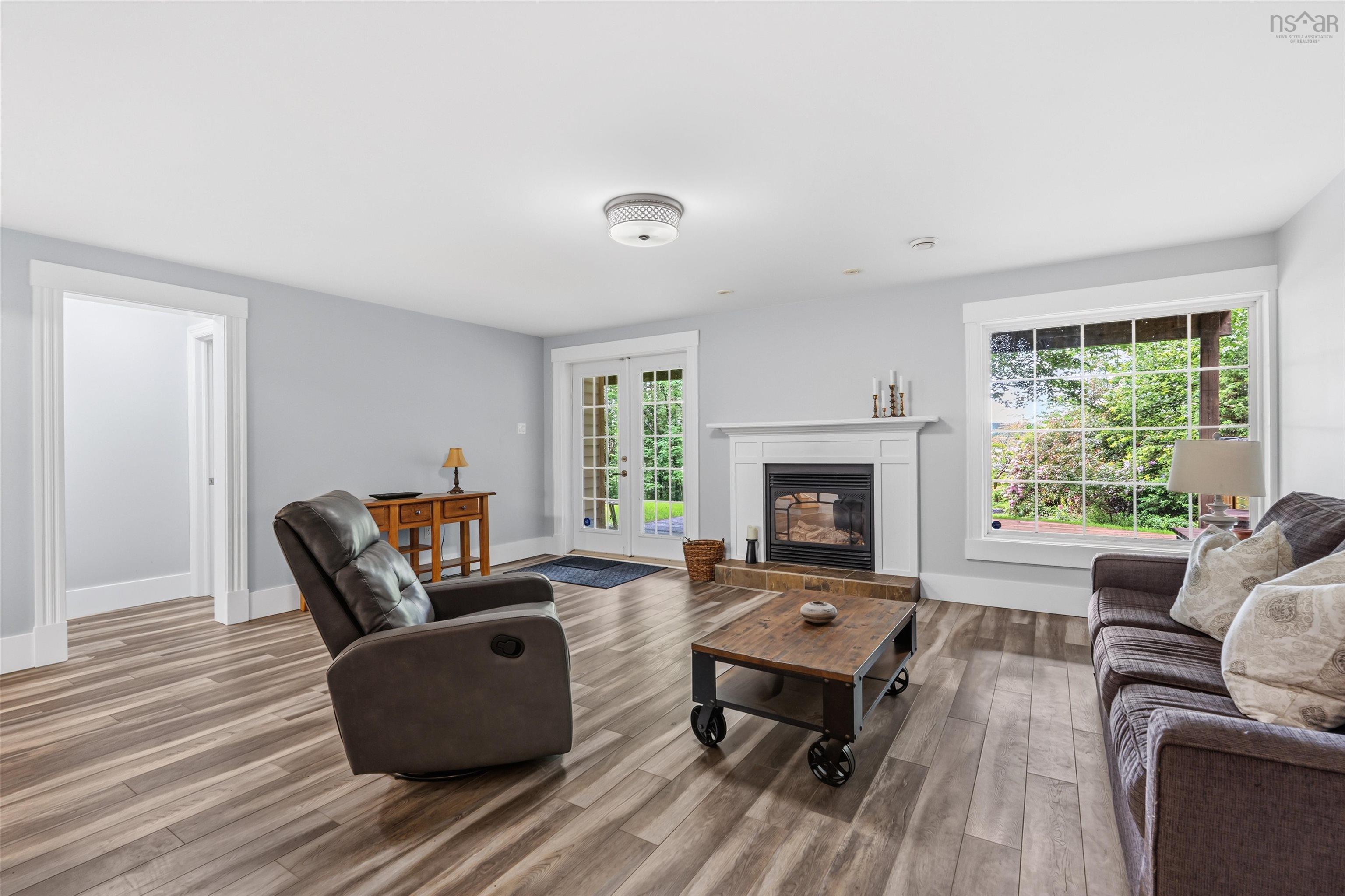 $1,295,000.00: 105 Lakeshore Drive, Hammonds Plains