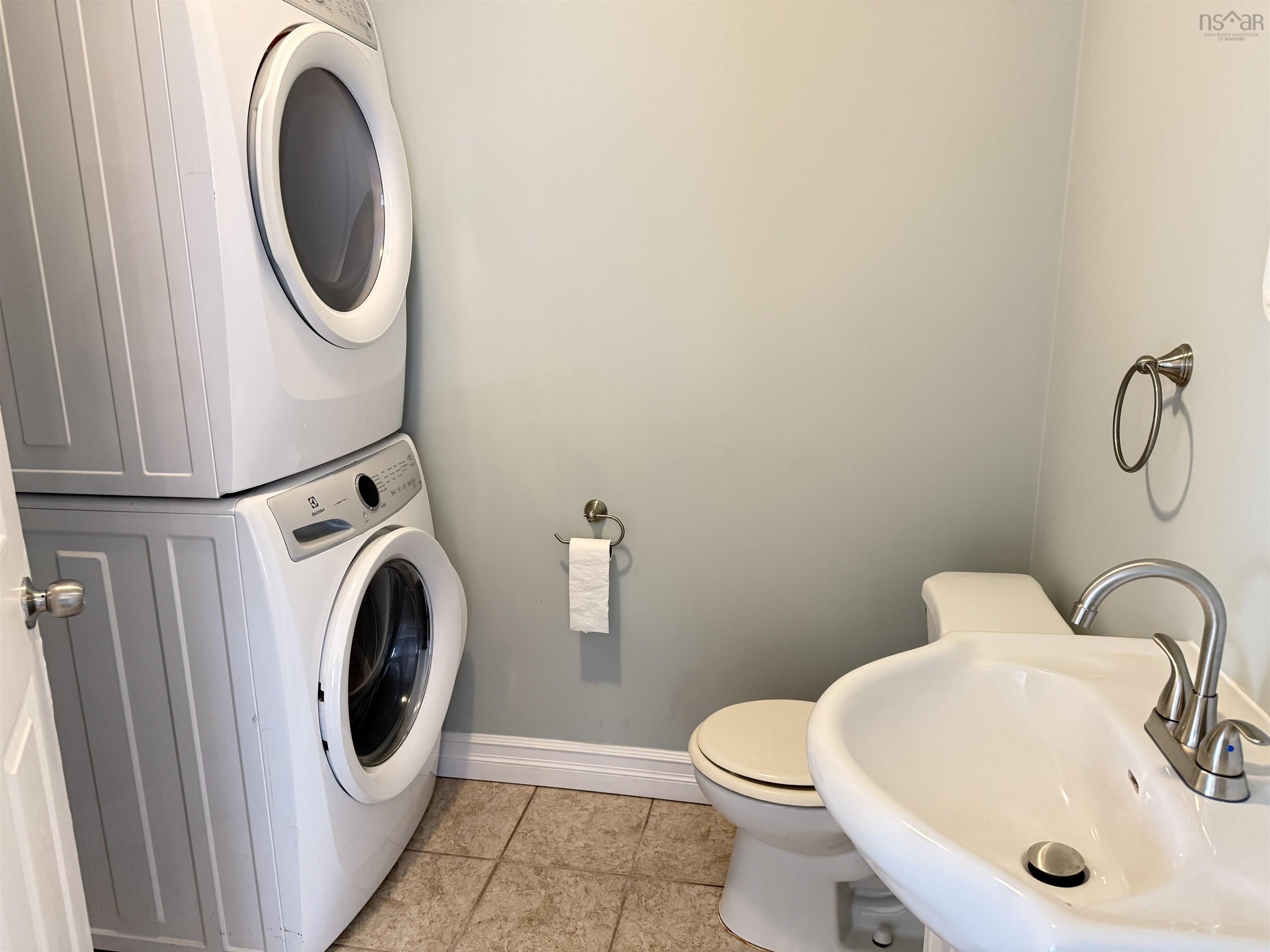 $439,900.00: 711 Pleasant Street, Dartmouth