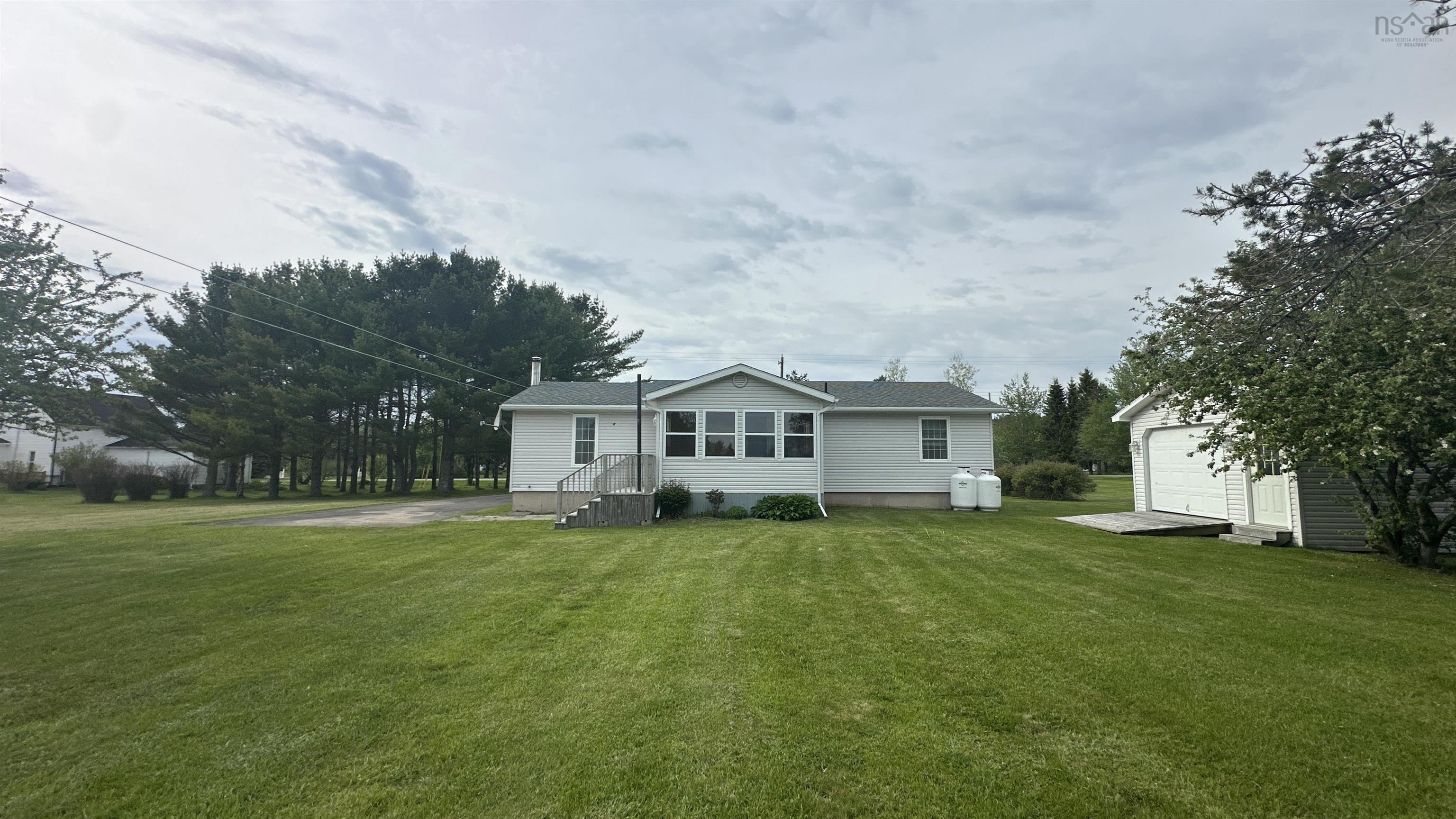 $324,500.00: 10216 209 Highway, Diligent River