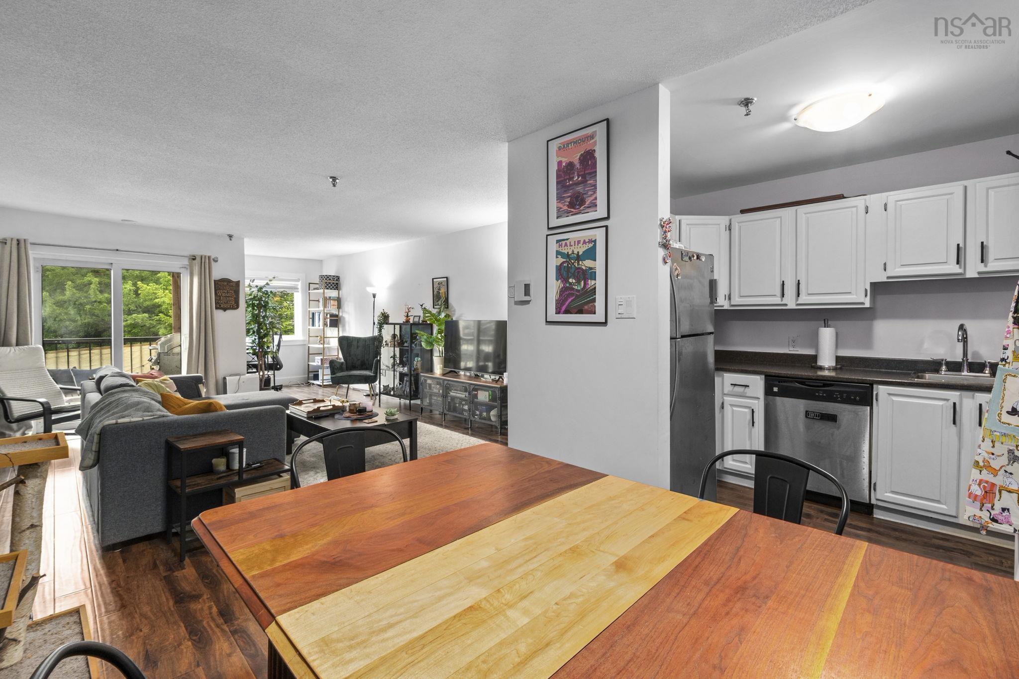 $299,900.00: 201 1 Lombardy Lane, Dartmouth