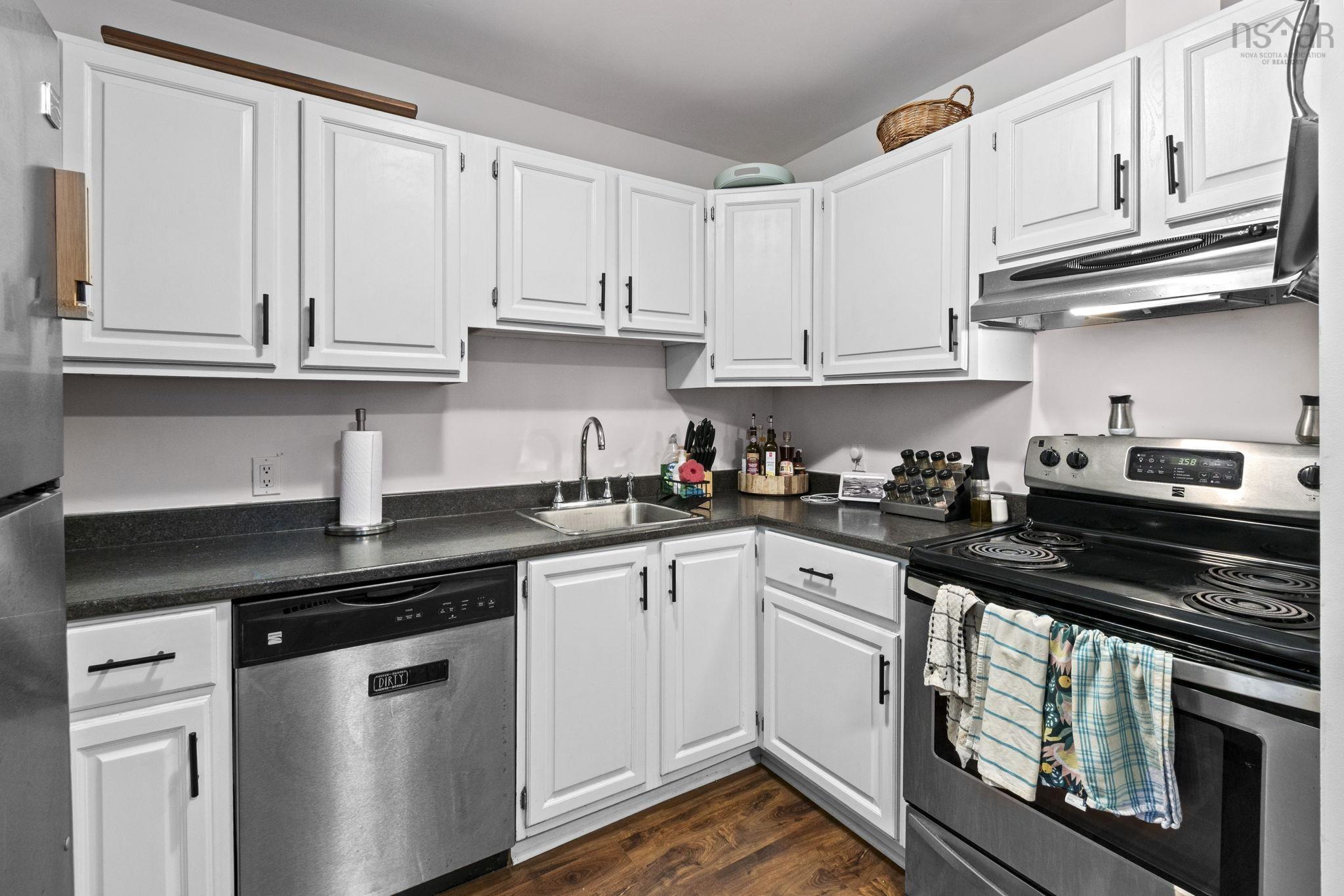 $299,900.00: 201 1 Lombardy Lane, Dartmouth