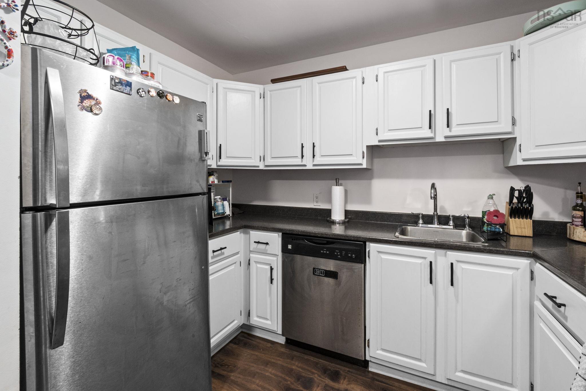 $299,900.00: 201 1 Lombardy Lane, Dartmouth