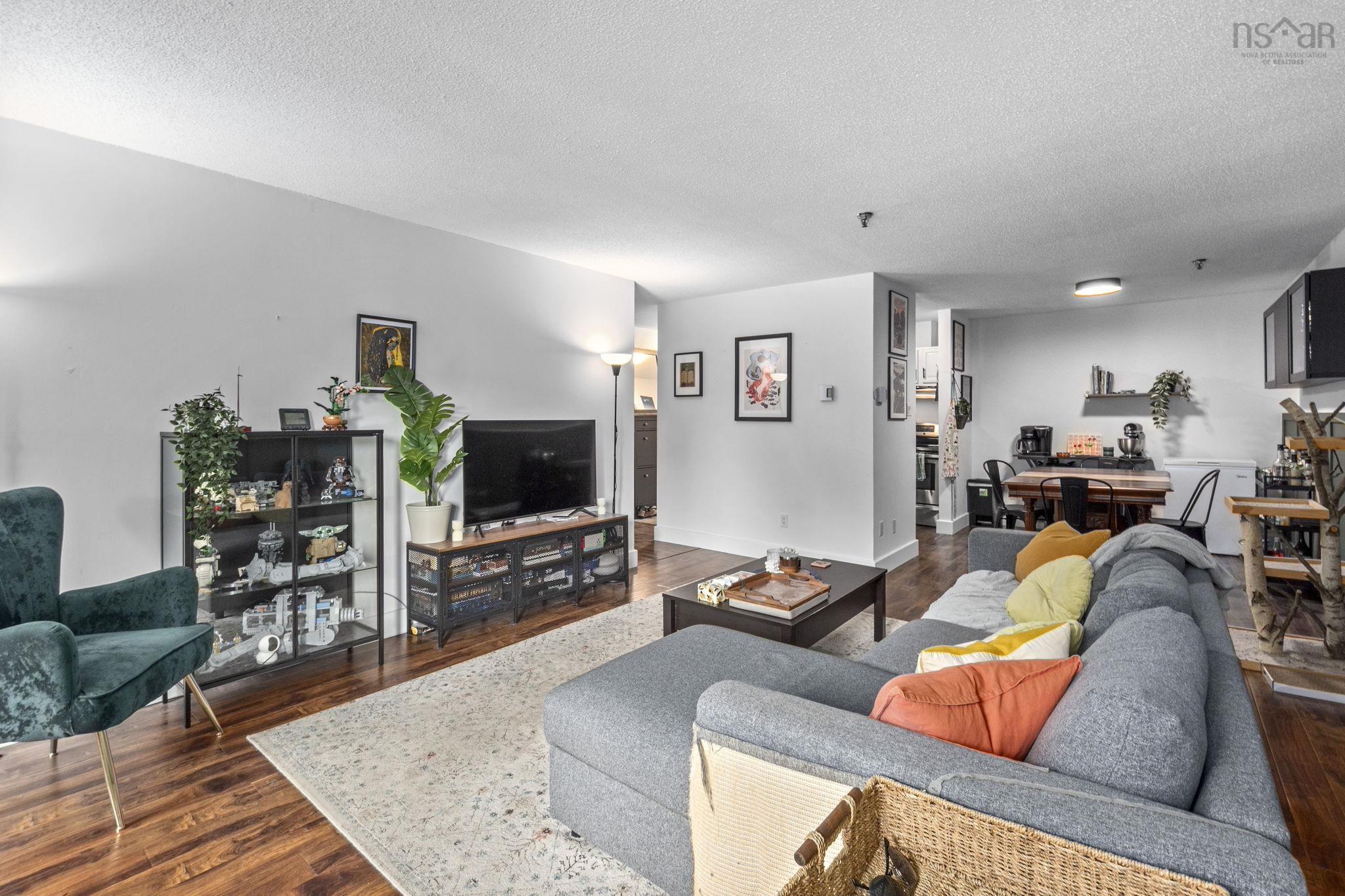 $299,900.00: 201 1 Lombardy Lane, Dartmouth