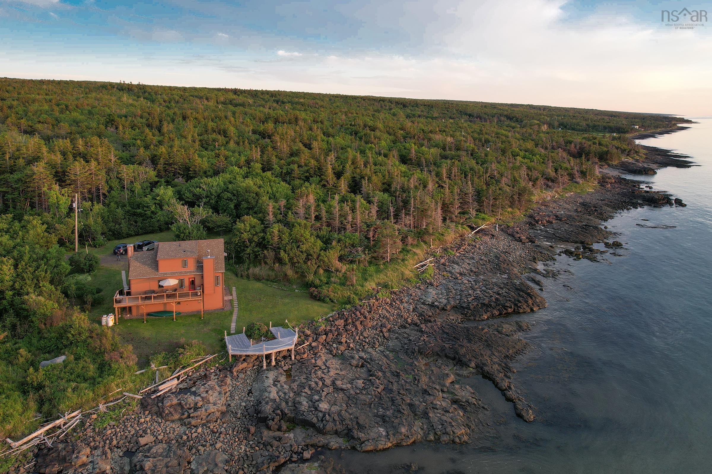 $899,000.00: 6671 Shore Road W, Youngs Cove