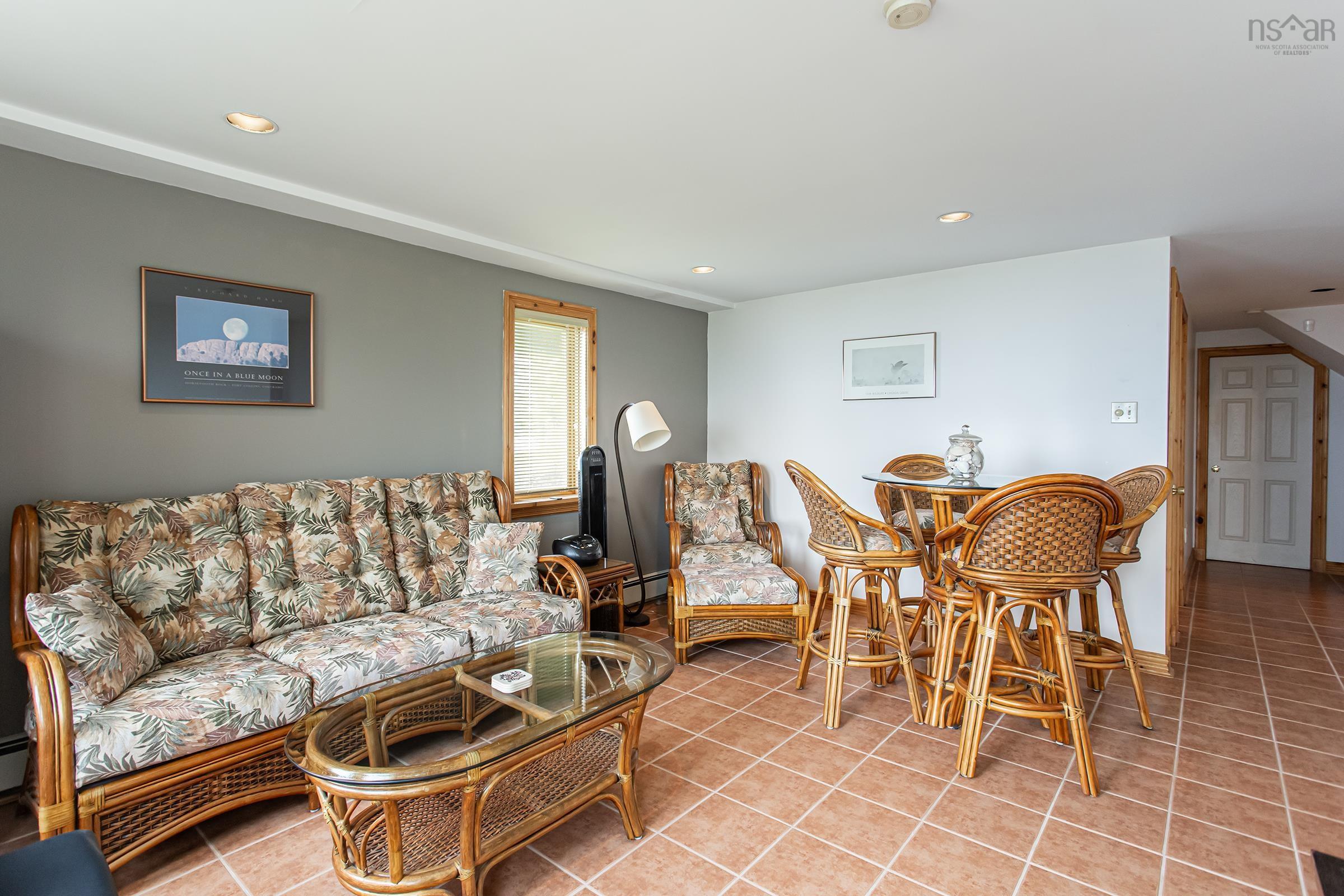 $899,000.00: 6671 Shore Road W, Youngs Cove