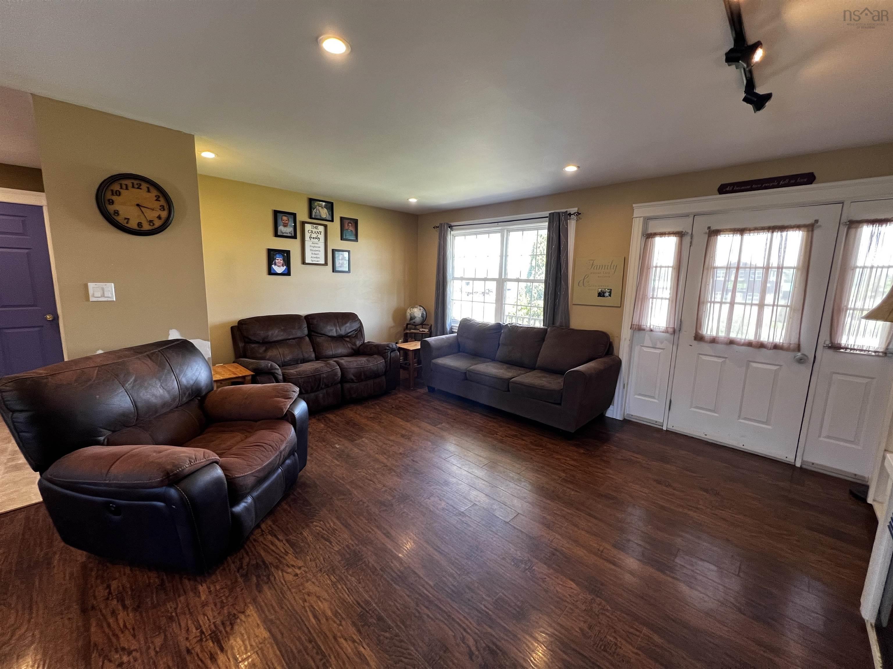 $450,000.00: 23 Deboer Dr Drive, Lawrencetown