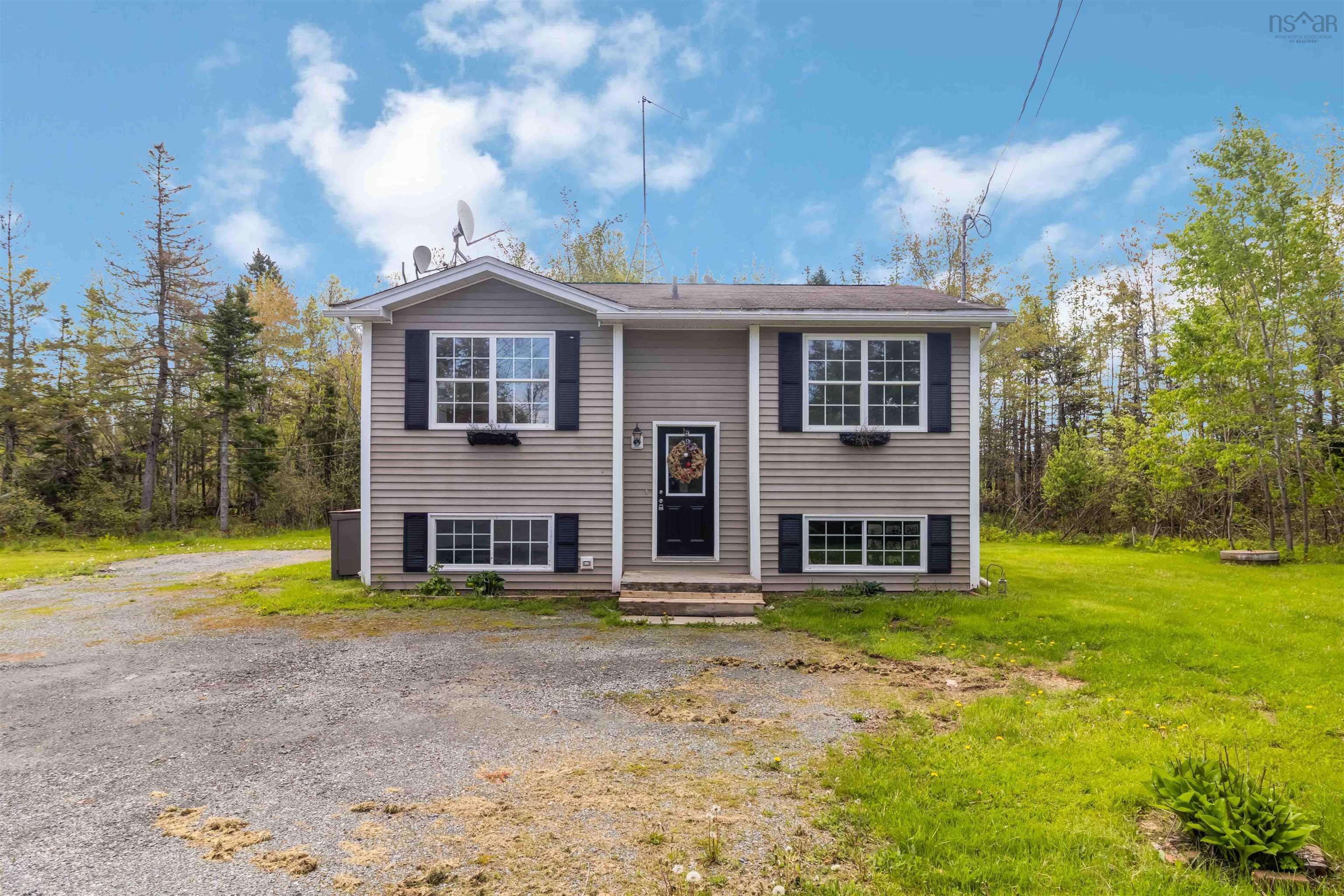 $374,900.00: 6324 Highway 236, Five Mile River