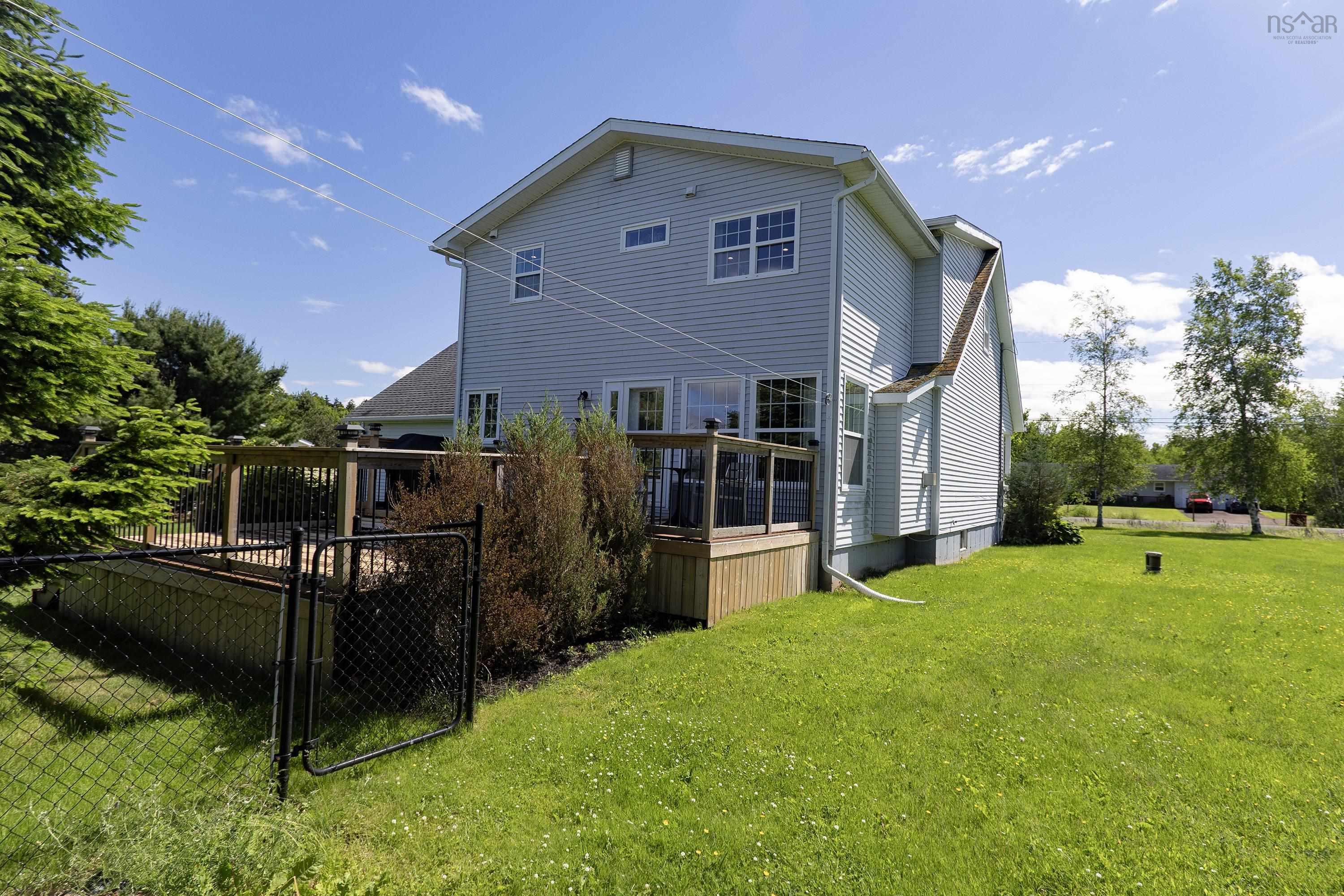 $679,999.00: 131 Fox Ranch Road, East Amherst