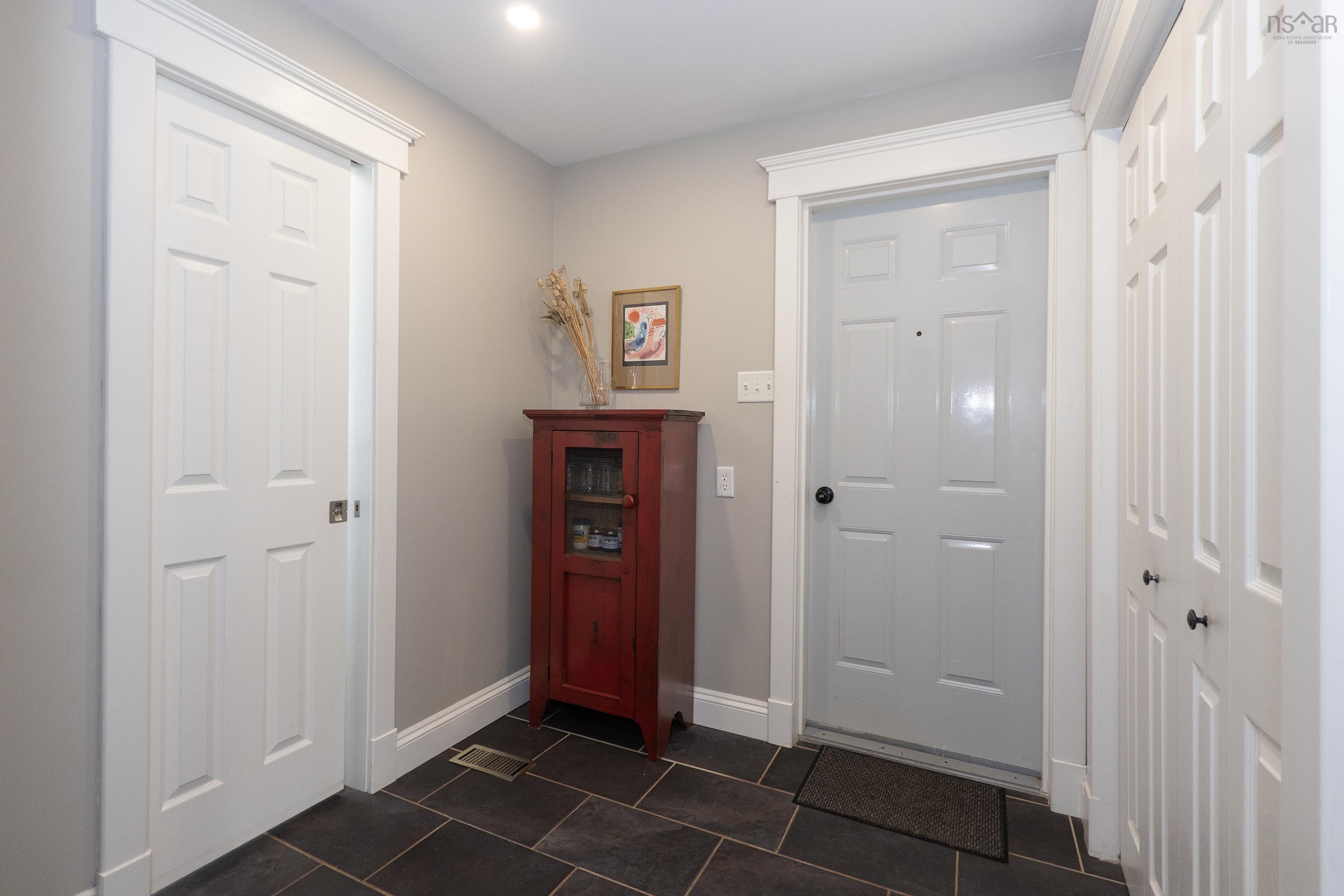 $679,999.00: 131 Fox Ranch Road, East Amherst