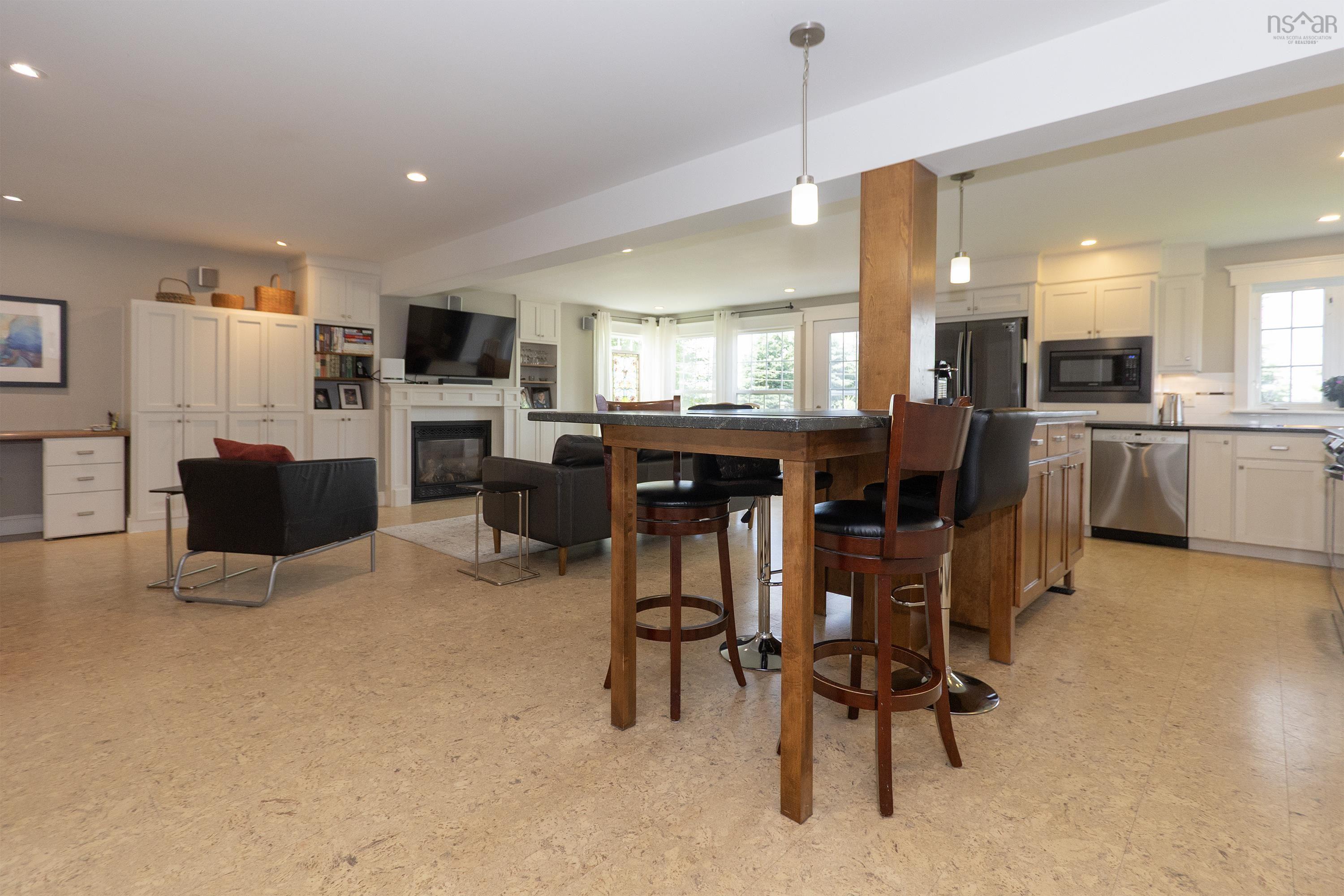 $679,999.00: 131 Fox Ranch Road, East Amherst