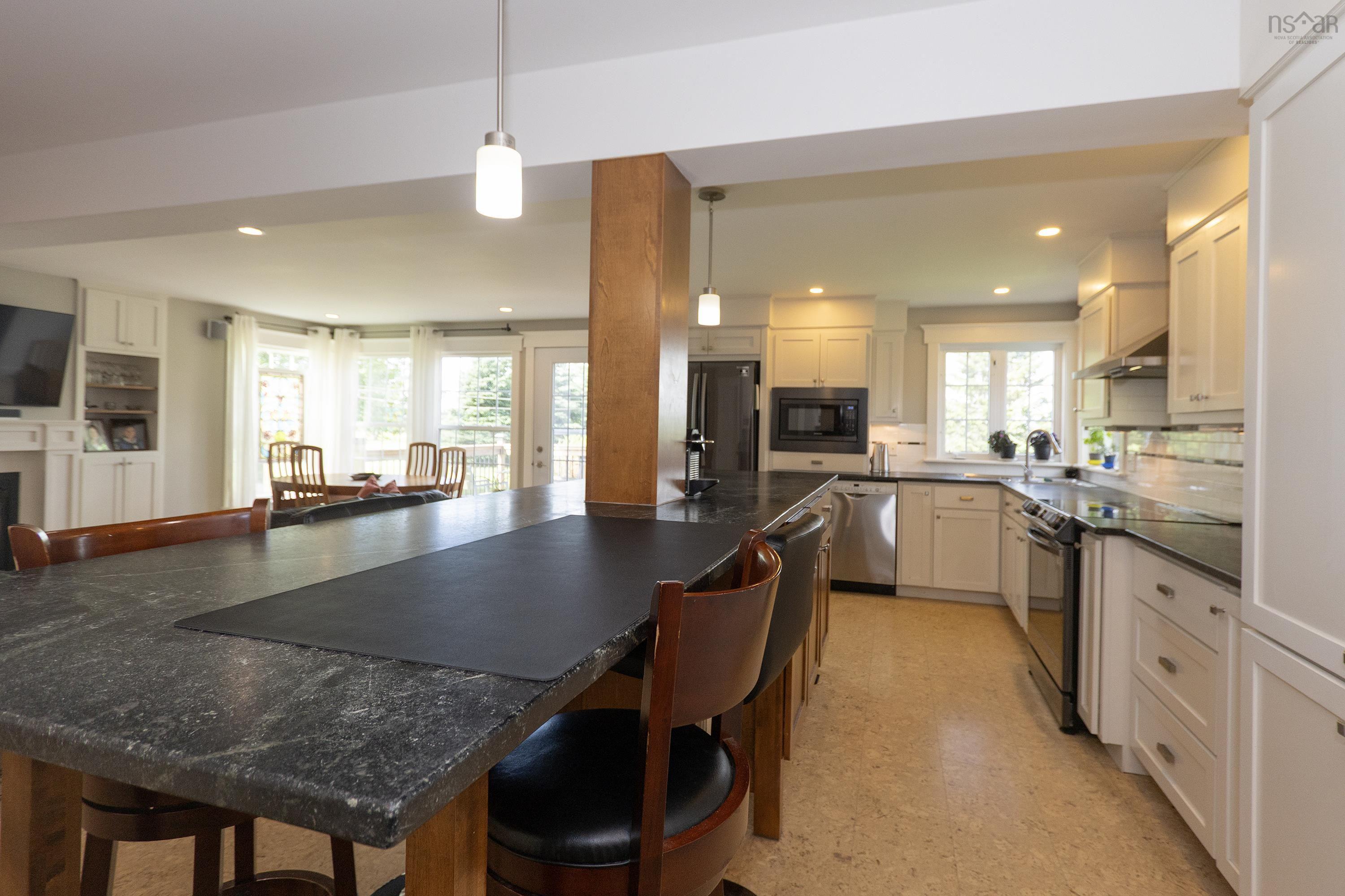 $679,999.00: 131 Fox Ranch Road, East Amherst