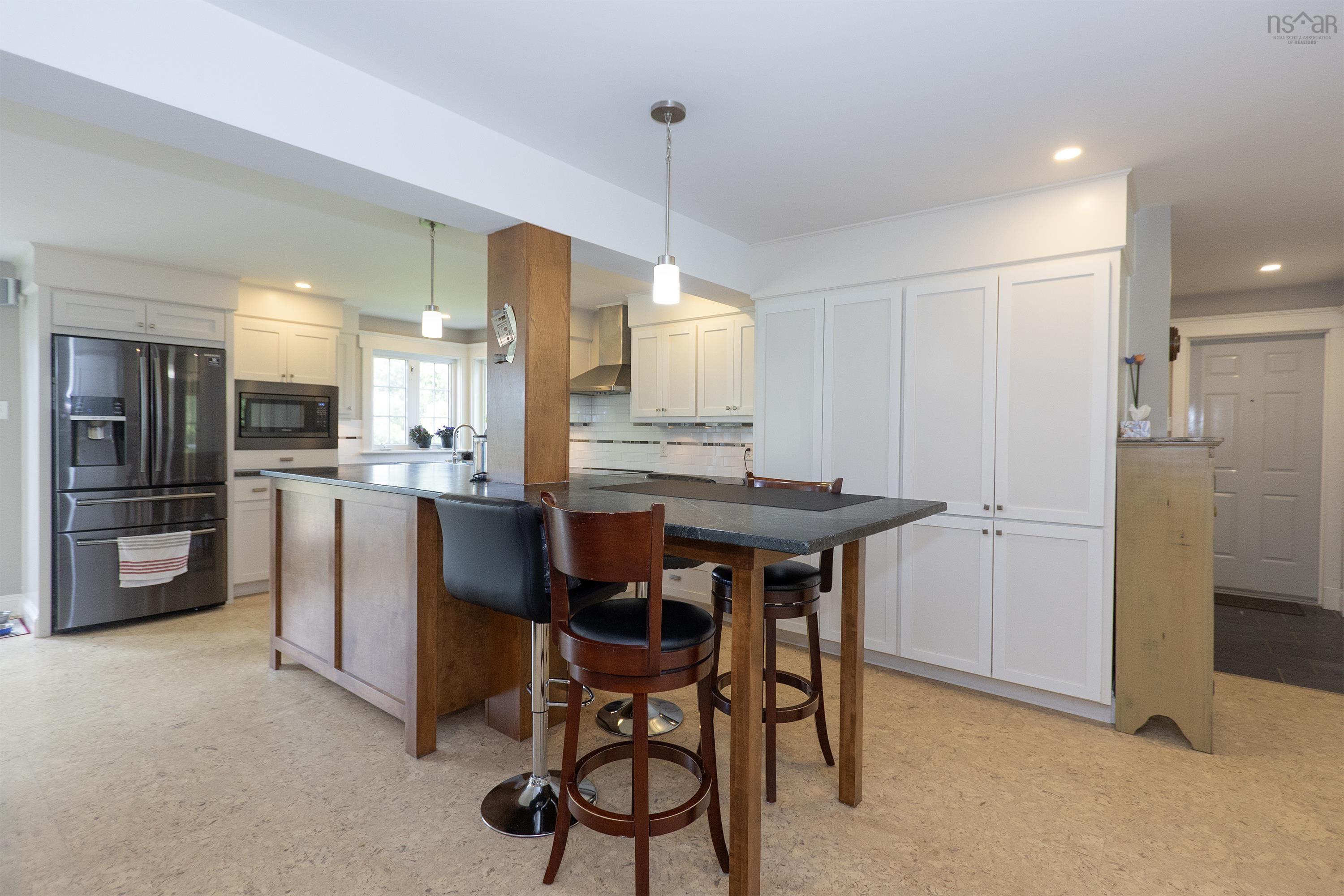 $679,999.00: 131 Fox Ranch Road, East Amherst