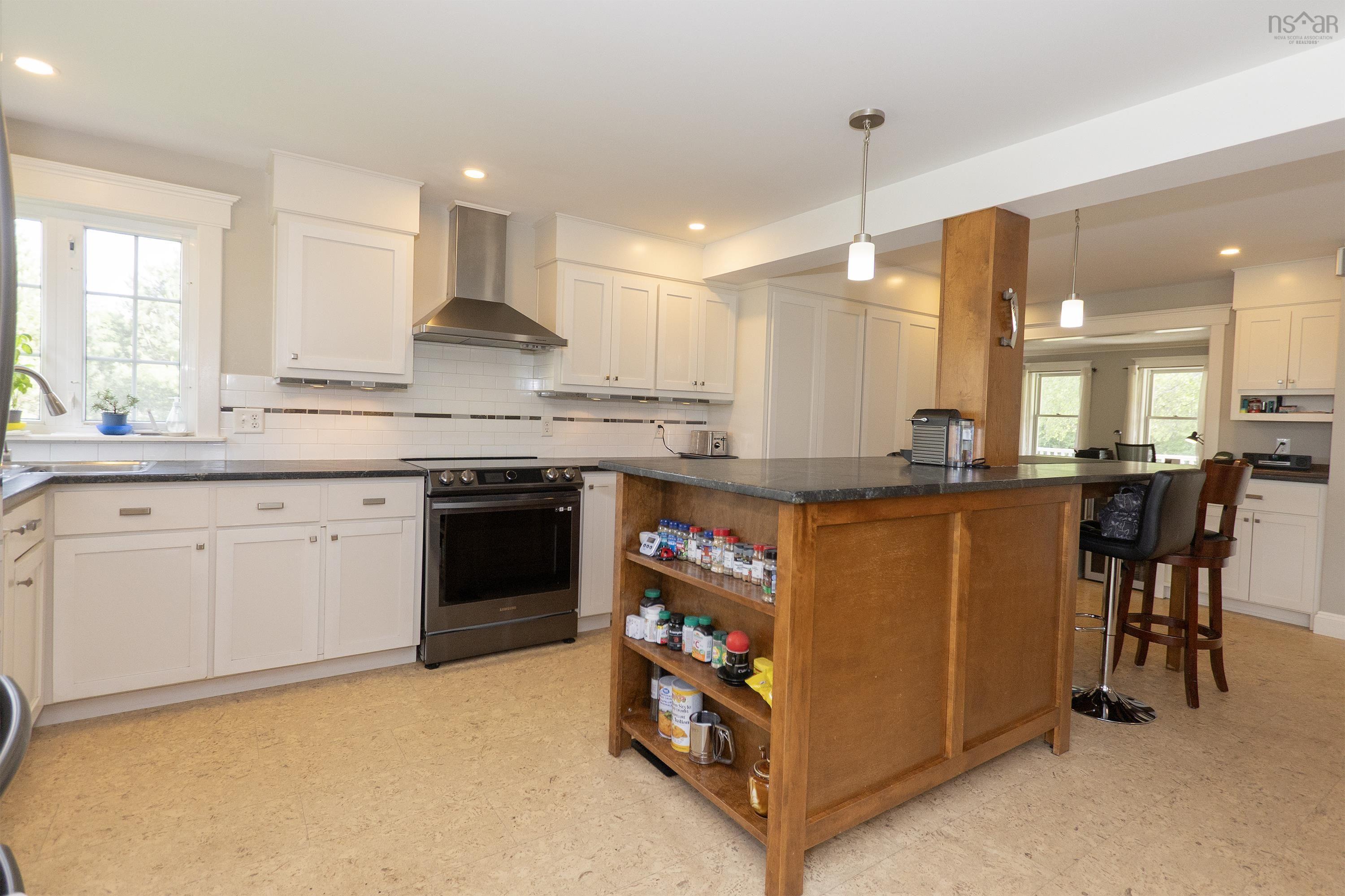 $679,999.00: 131 Fox Ranch Road, East Amherst