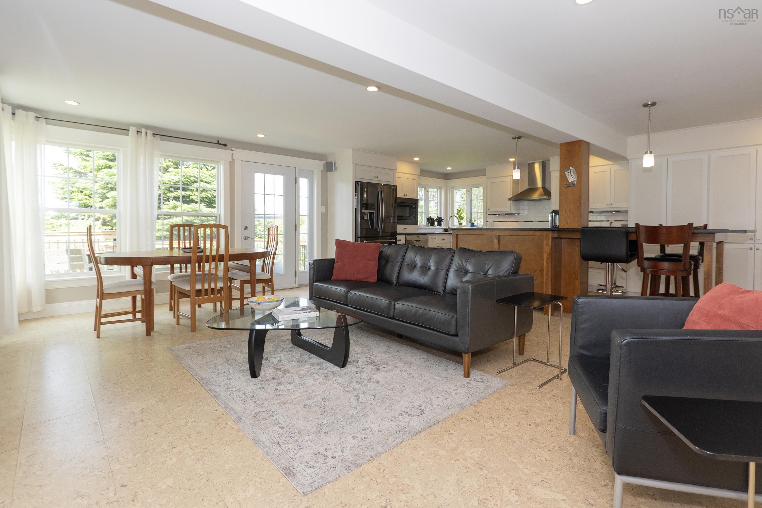 $679,999.00: 131 Fox Ranch Road, East Amherst