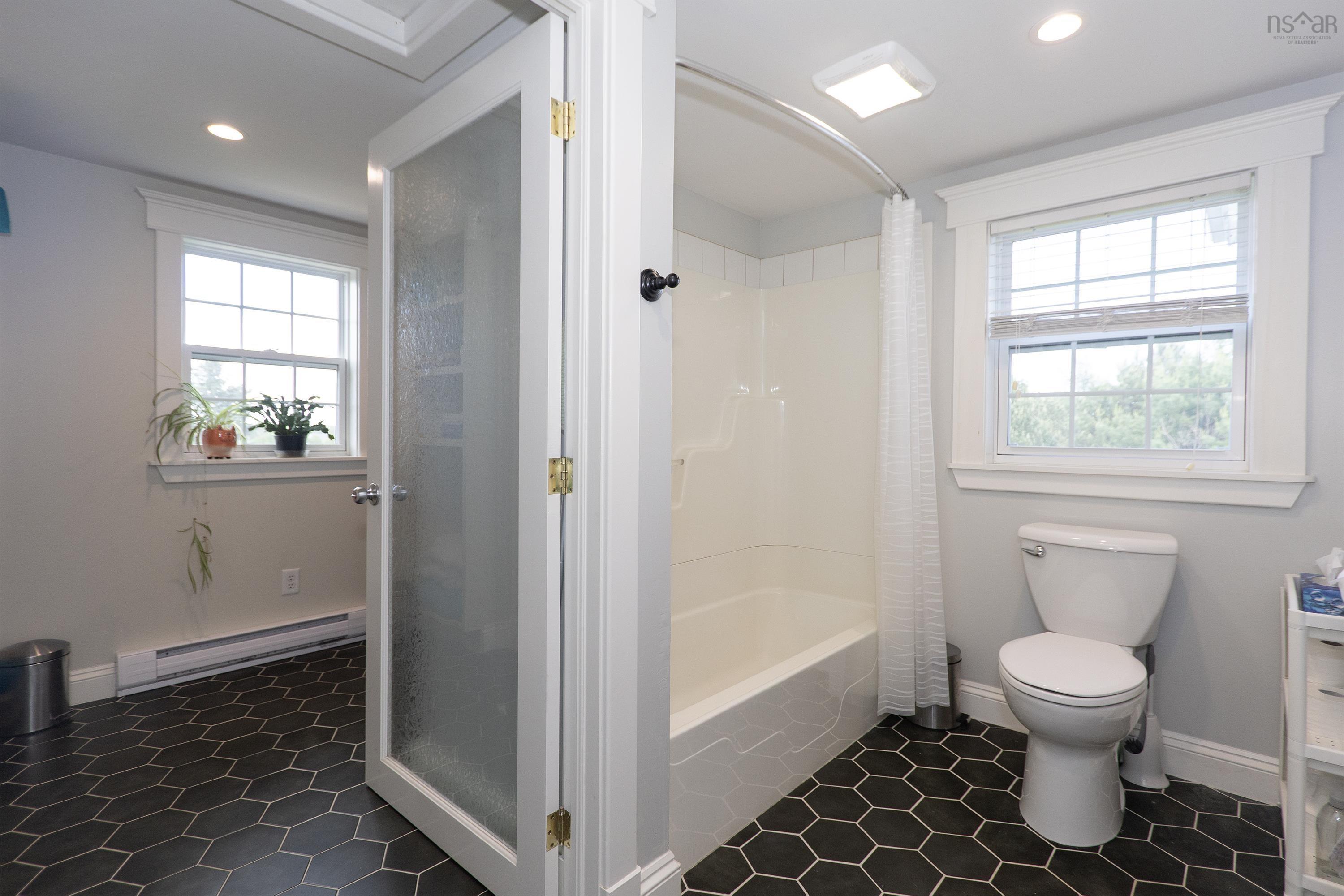 $679,999.00: 131 Fox Ranch Road, East Amherst