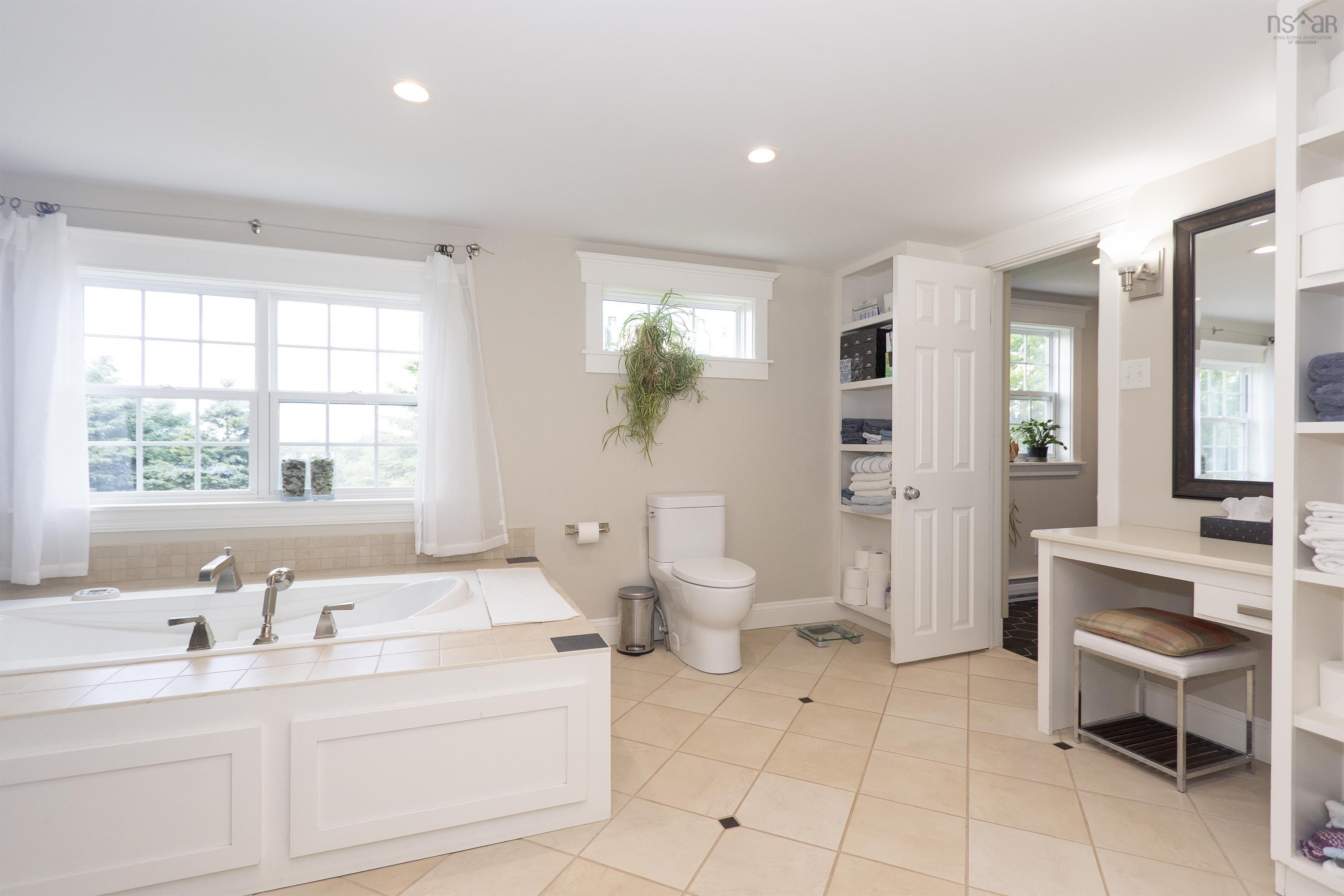 $679,999.00: 131 Fox Ranch Road, East Amherst