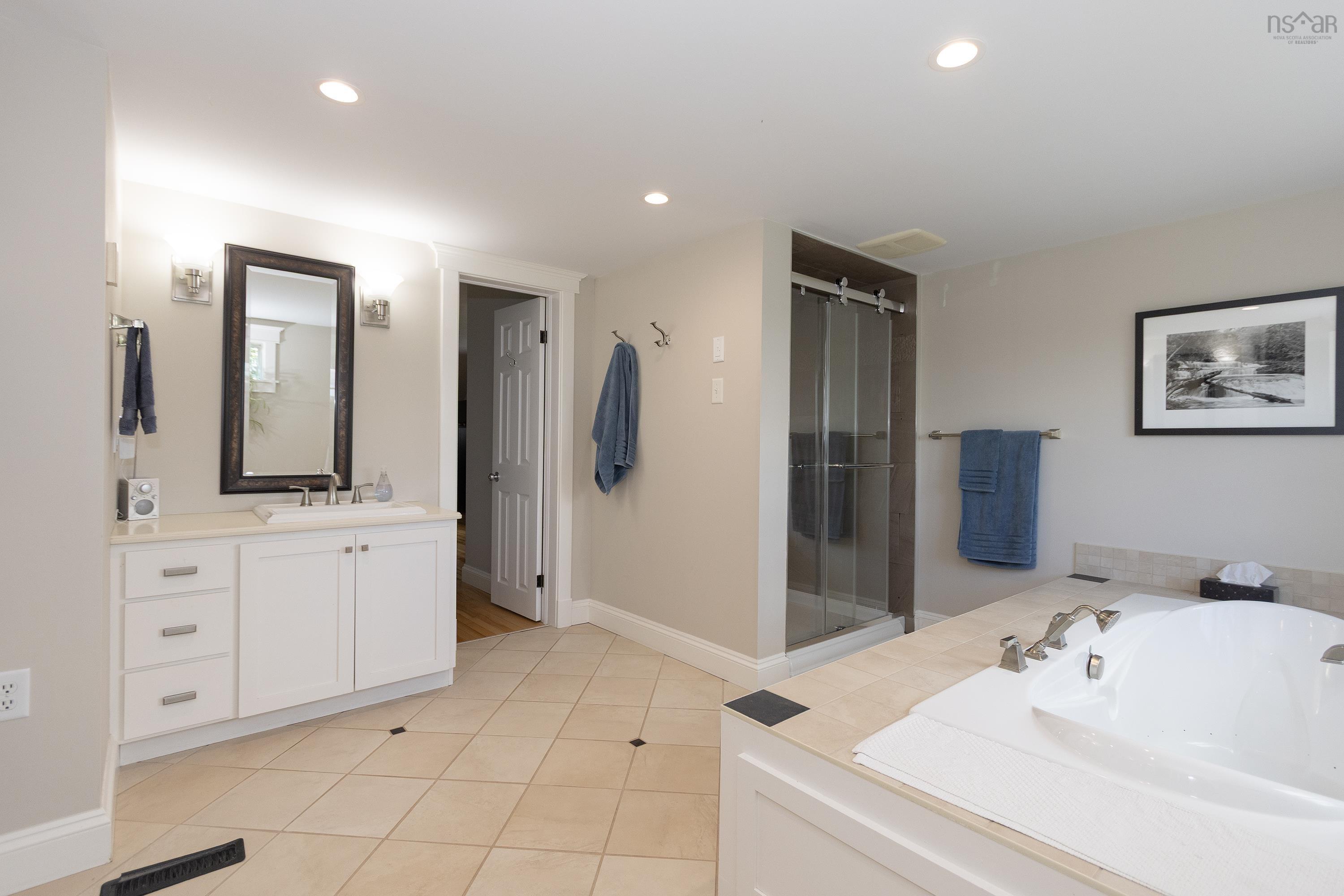 $679,999.00: 131 Fox Ranch Road, East Amherst
