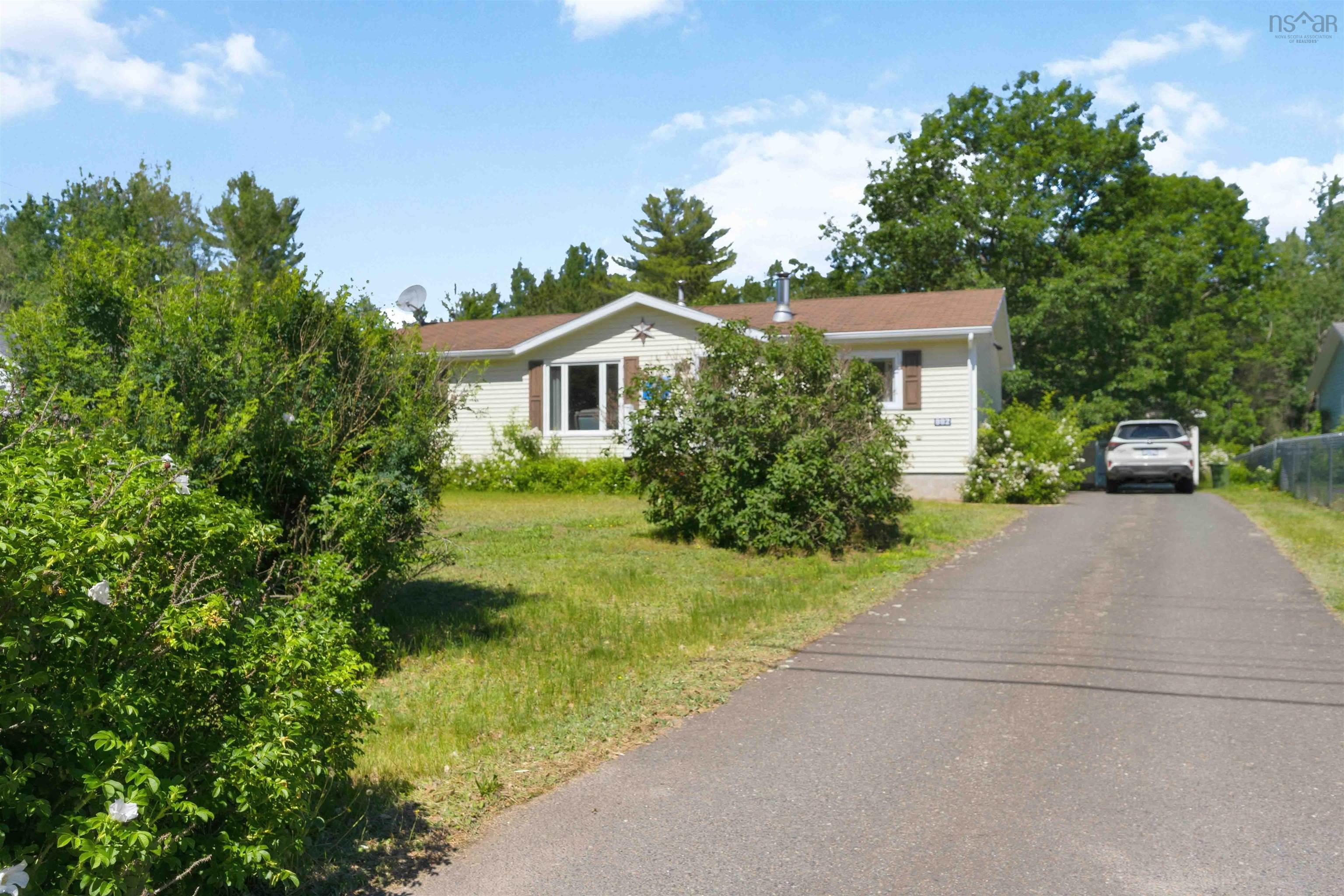 $339,900.00: 992 Howe Avenue, Greenwood