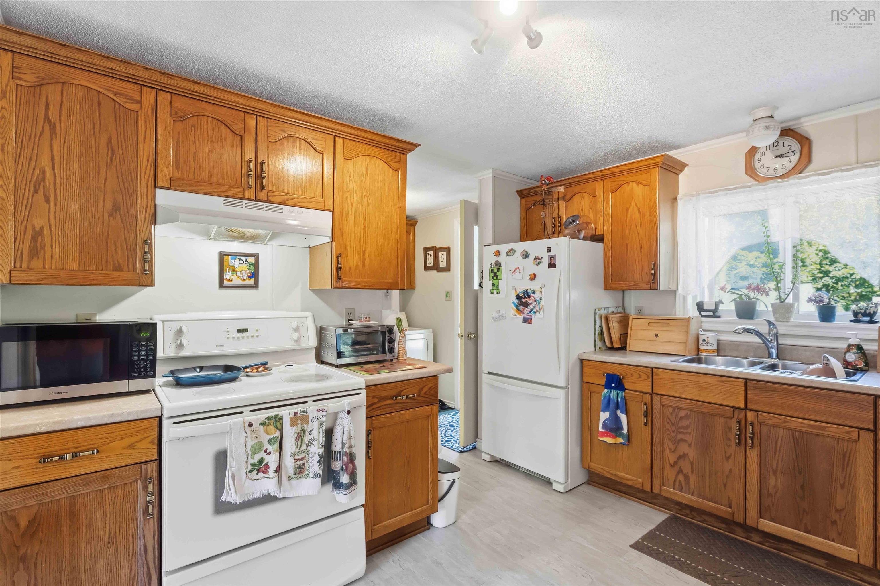 $339,900.00: 992 Howe Avenue, Greenwood