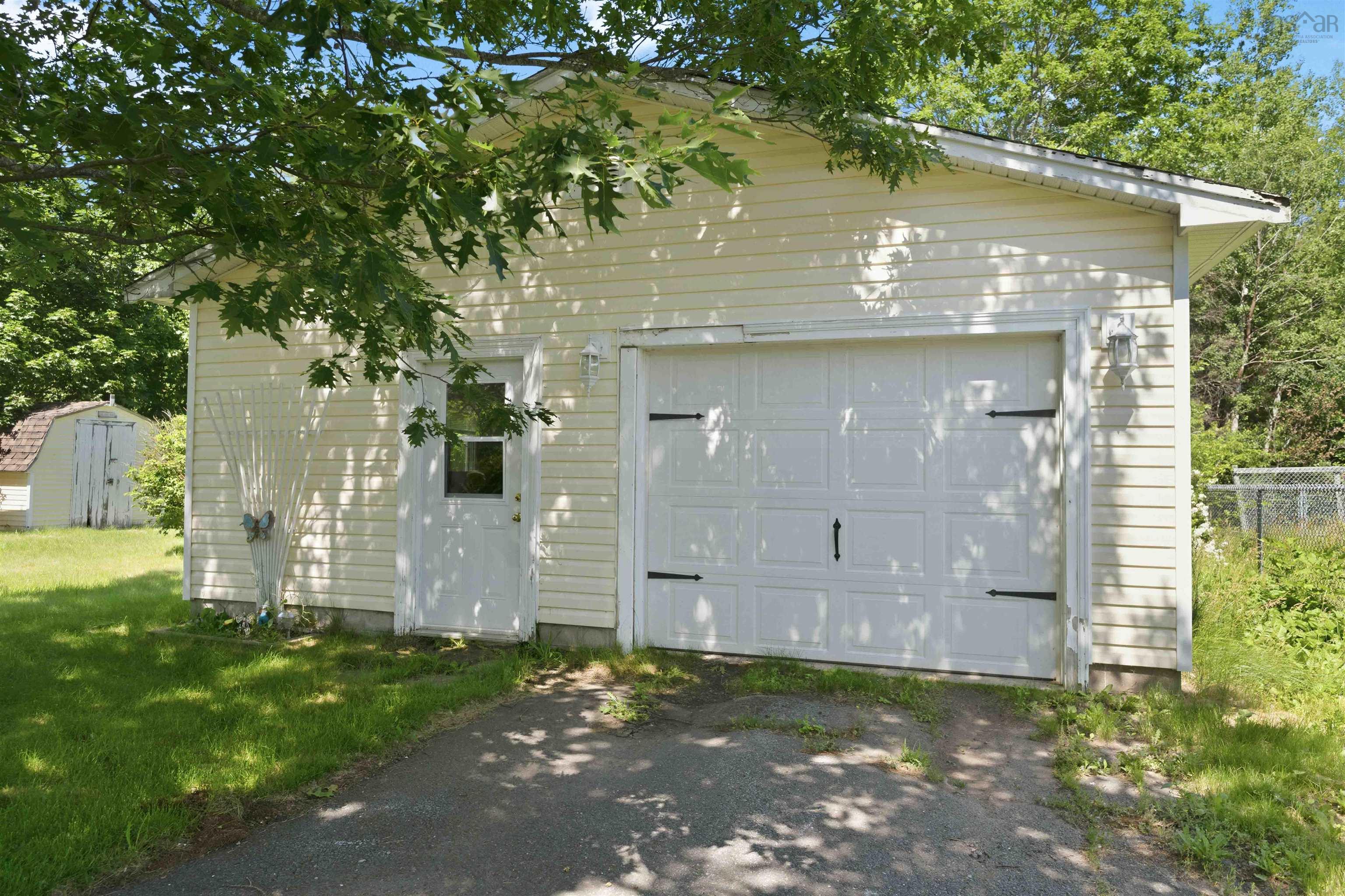 $339,900.00: 992 Howe Avenue, Greenwood