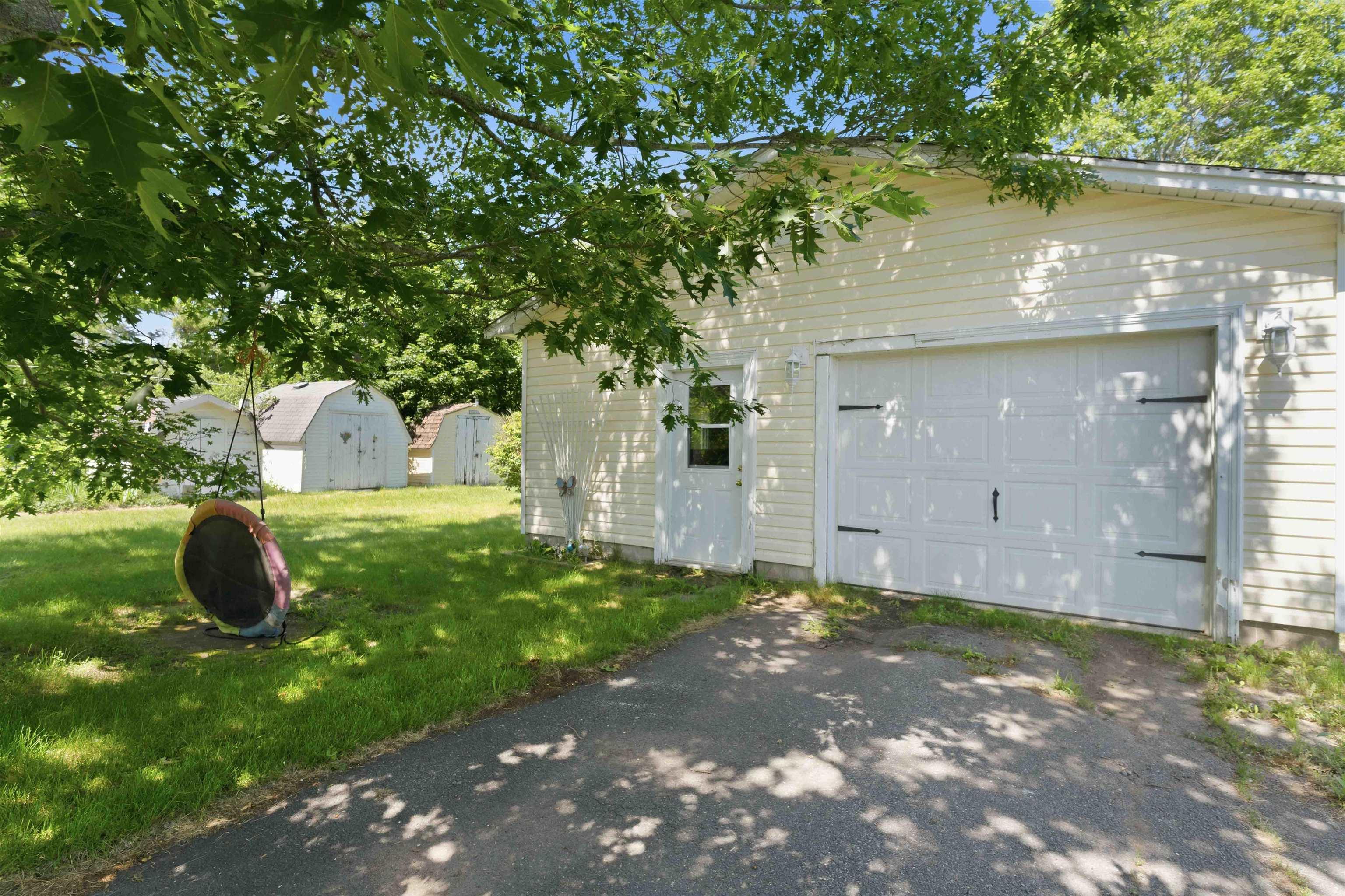 $339,900.00: 992 Howe Avenue, Greenwood