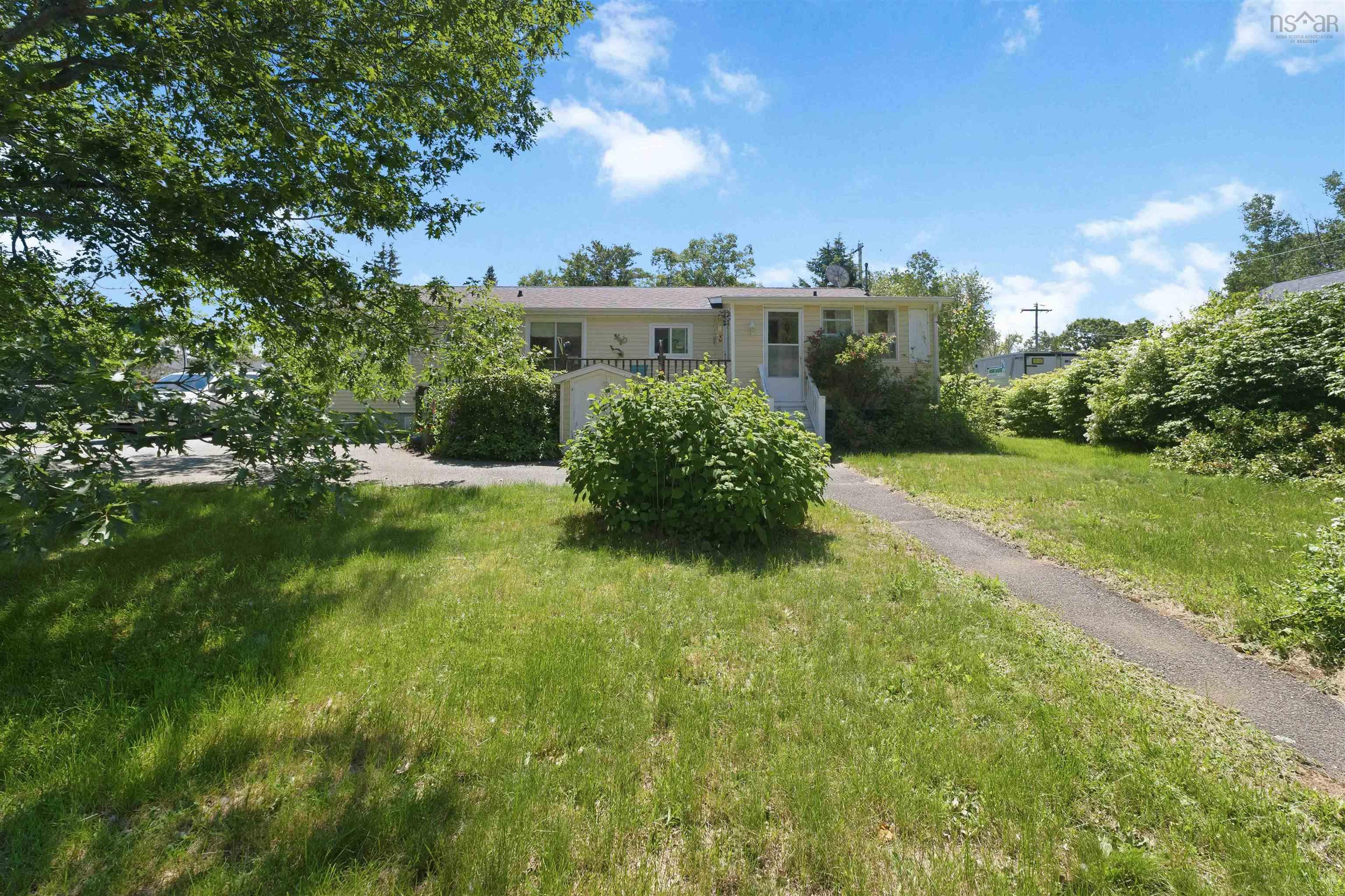 $339,900.00: 992 Howe Avenue, Greenwood
