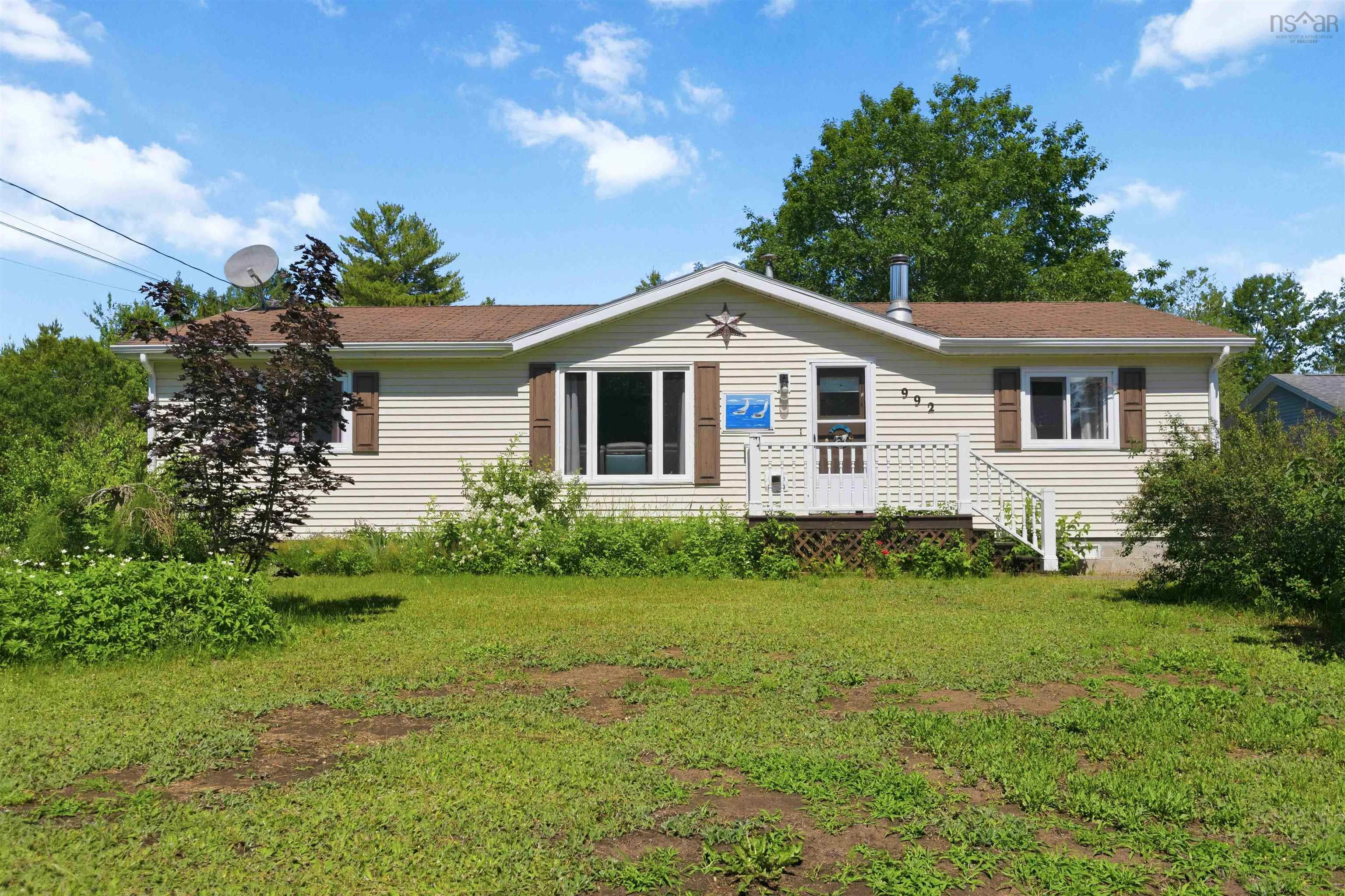 $339,900.00: 992 Howe Avenue, Greenwood