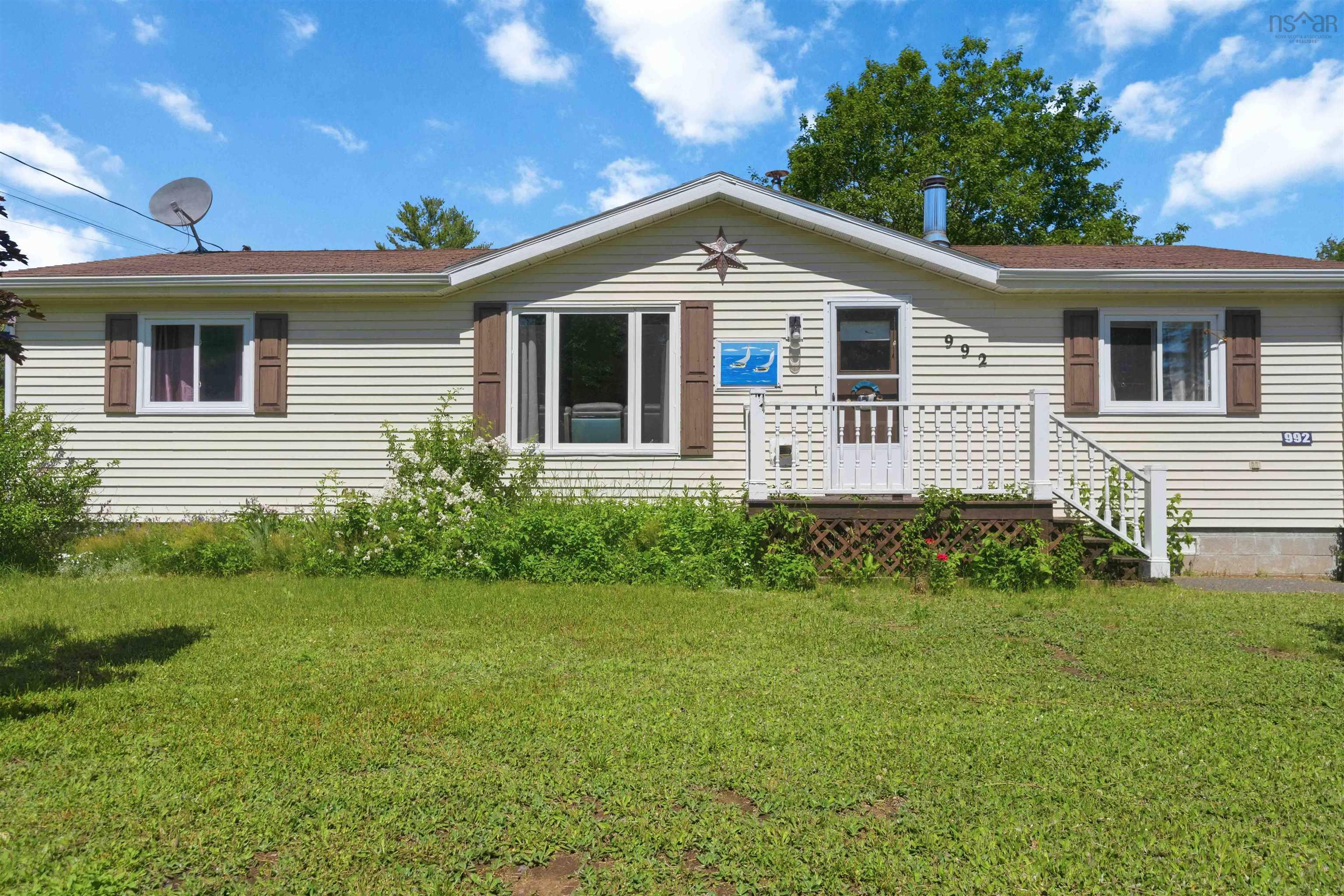 $339,900.00: 992 Howe Avenue, Greenwood