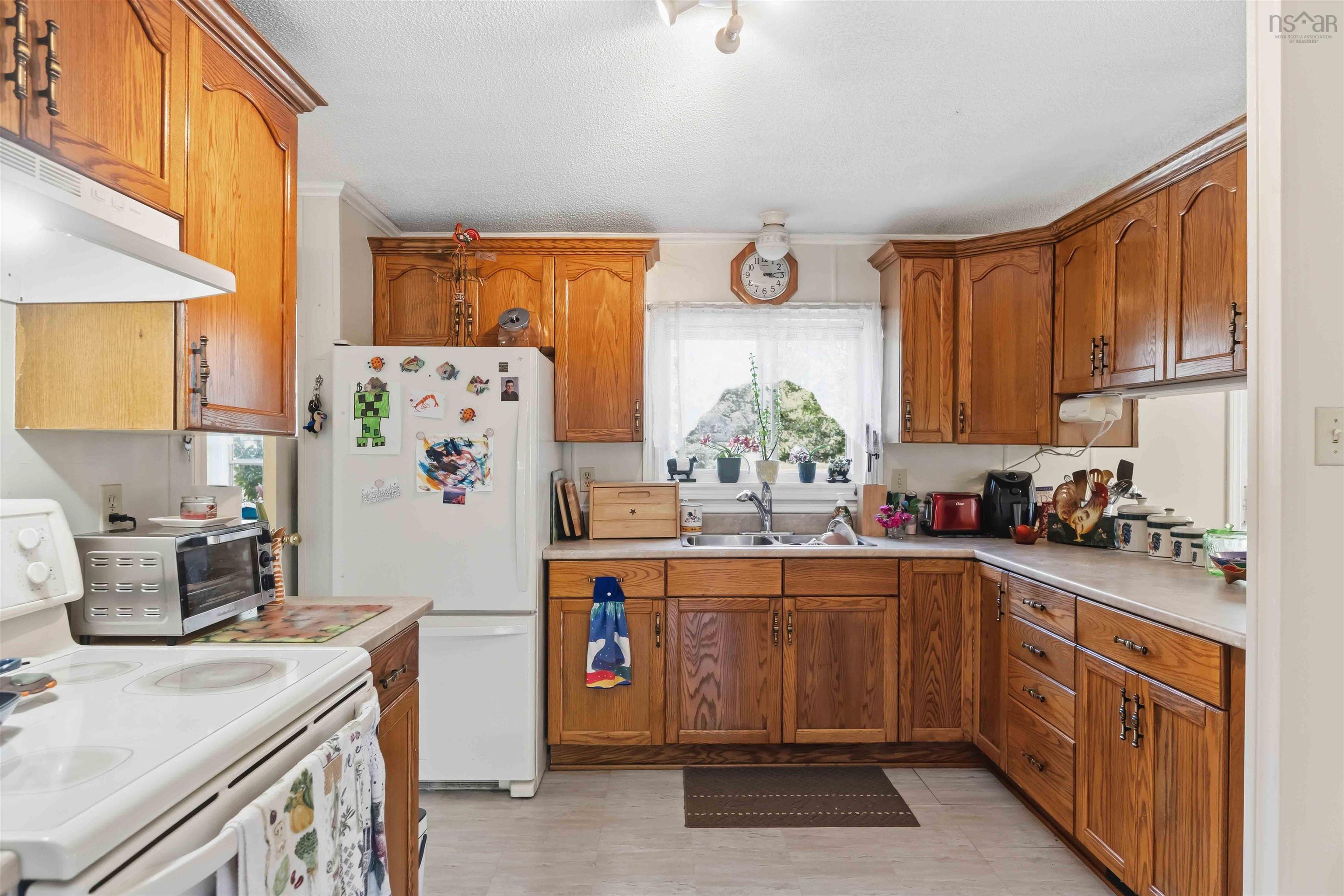 $339,900.00: 992 Howe Avenue, Greenwood