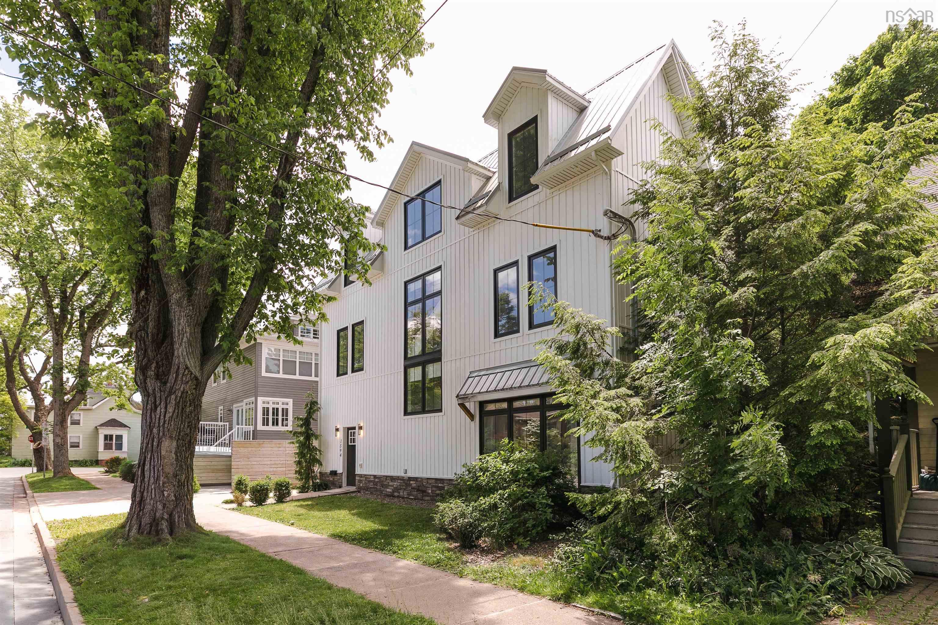 $1,225,000.00: 1594 PRESTON, Halifax