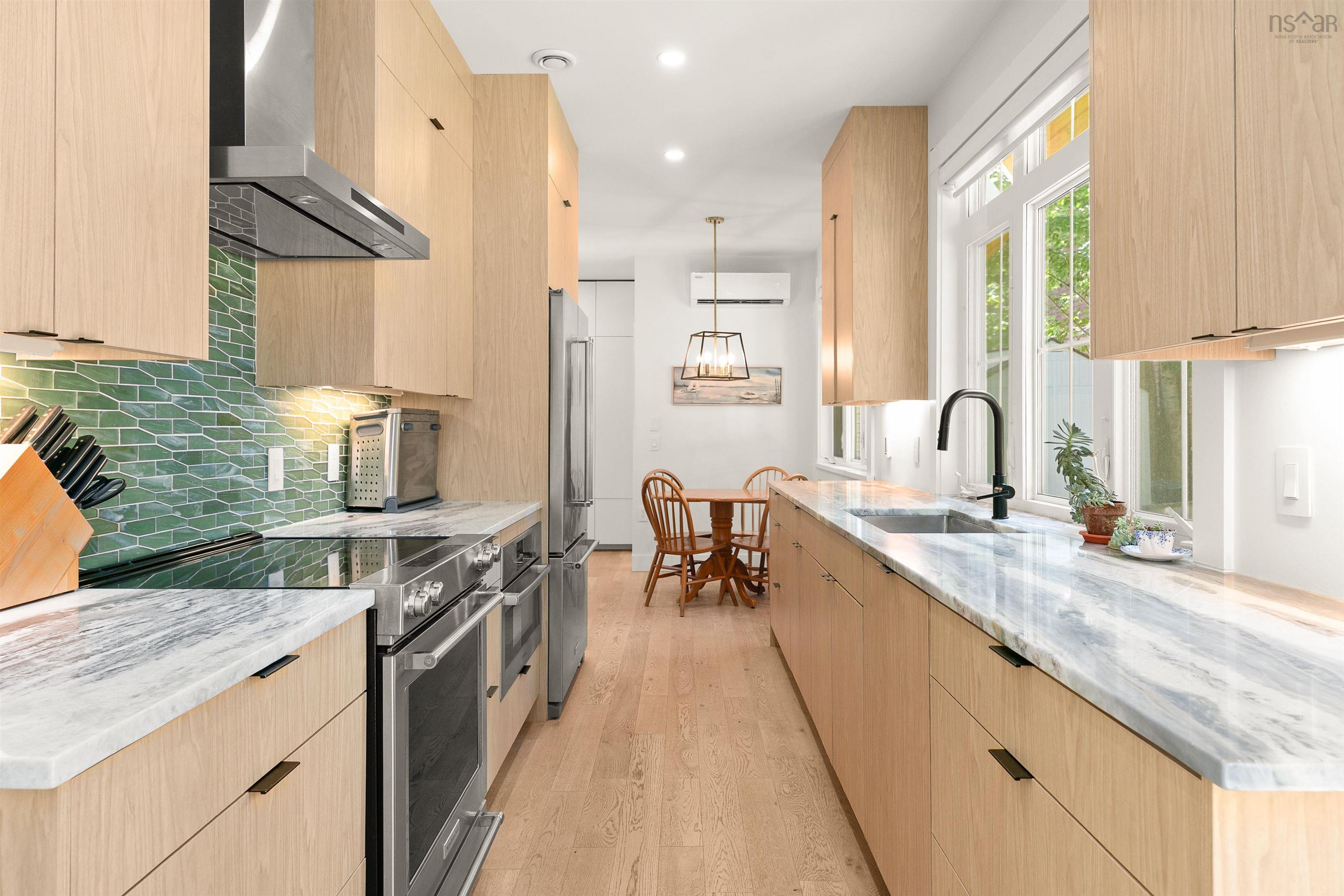 $1,225,000.00: 1594 PRESTON, Halifax