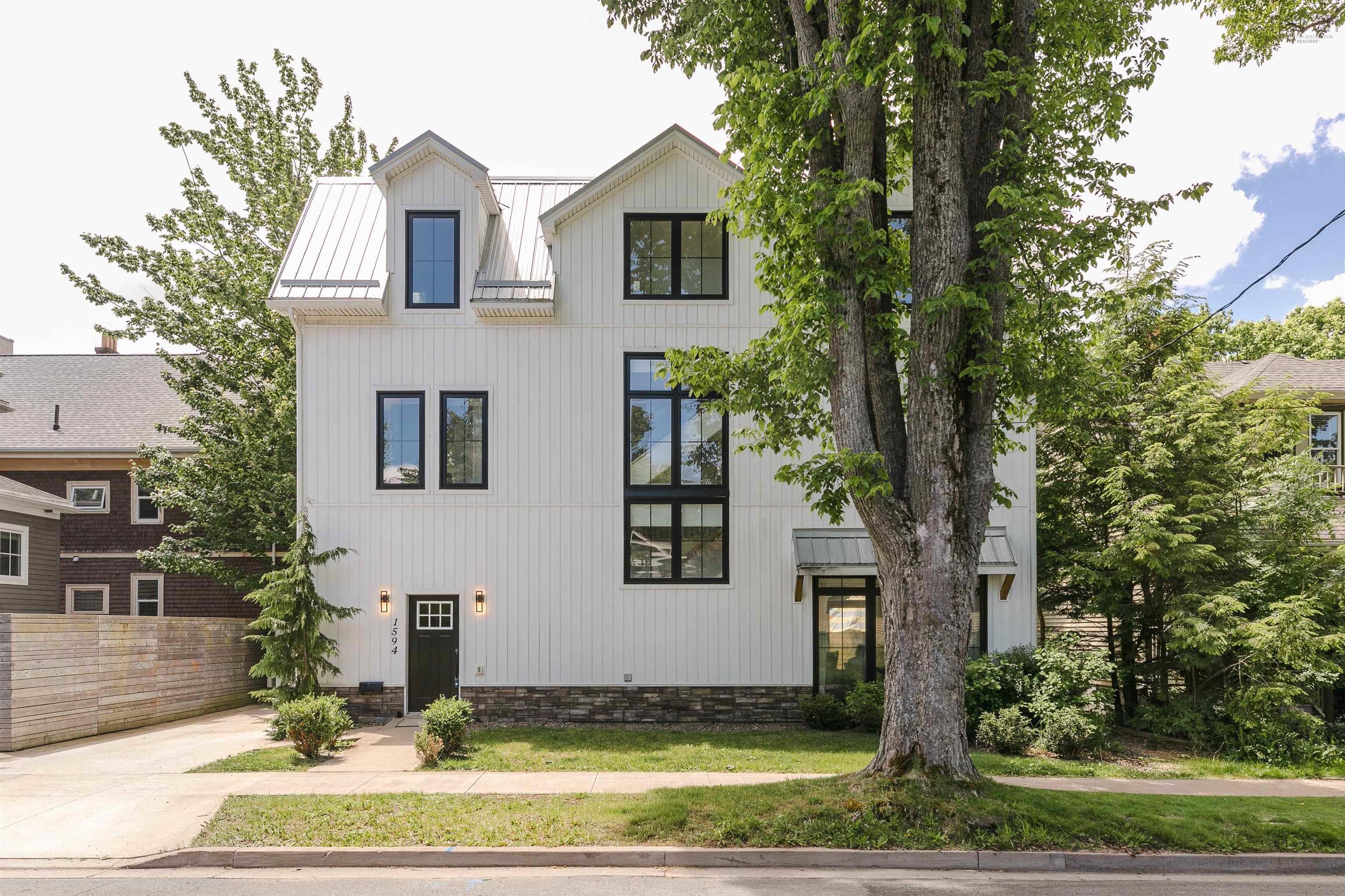 $1,225,000.00: 1594 PRESTON, Halifax