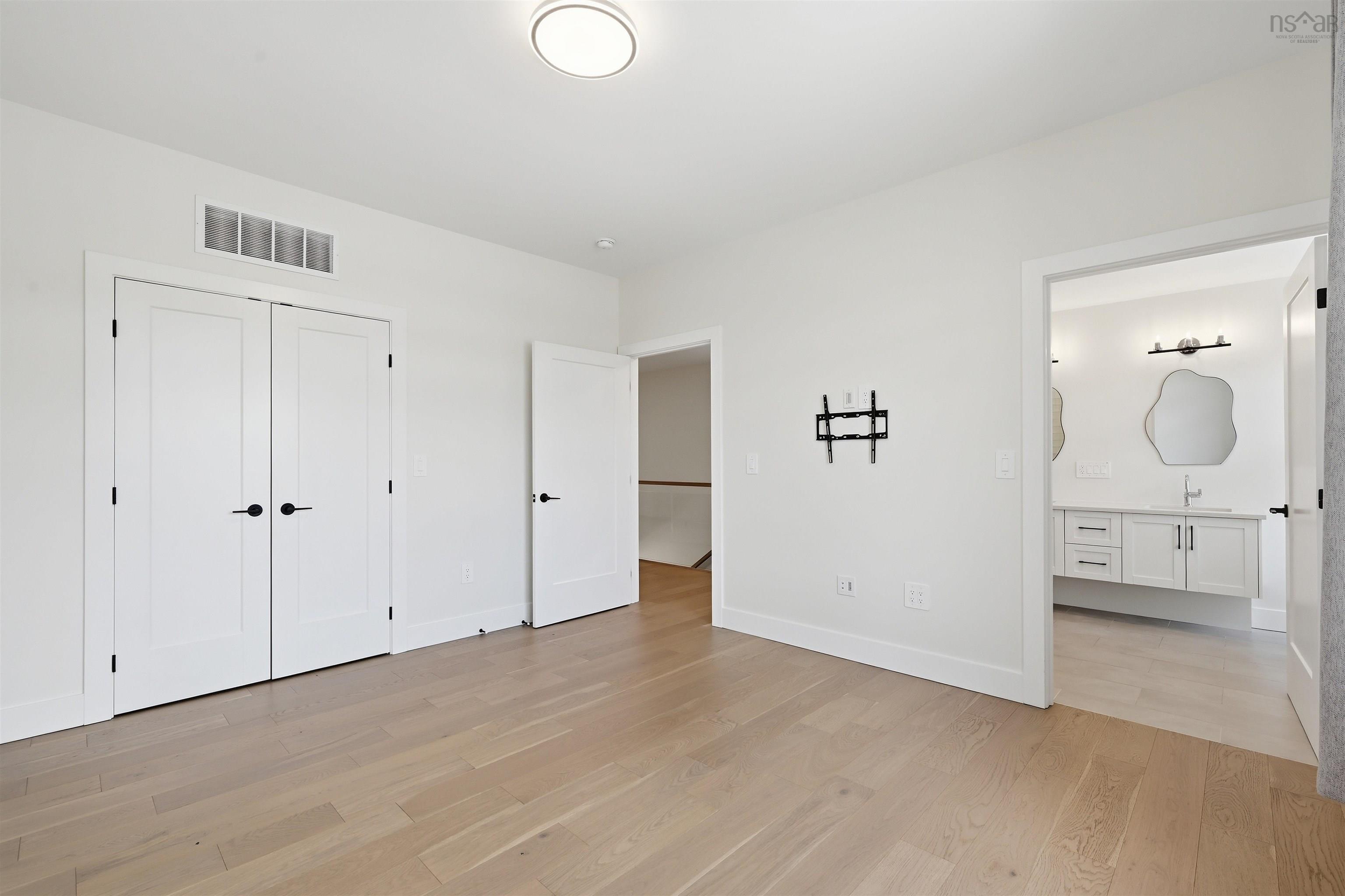 $794,900.00: 16 Trekker Drive, Bedford