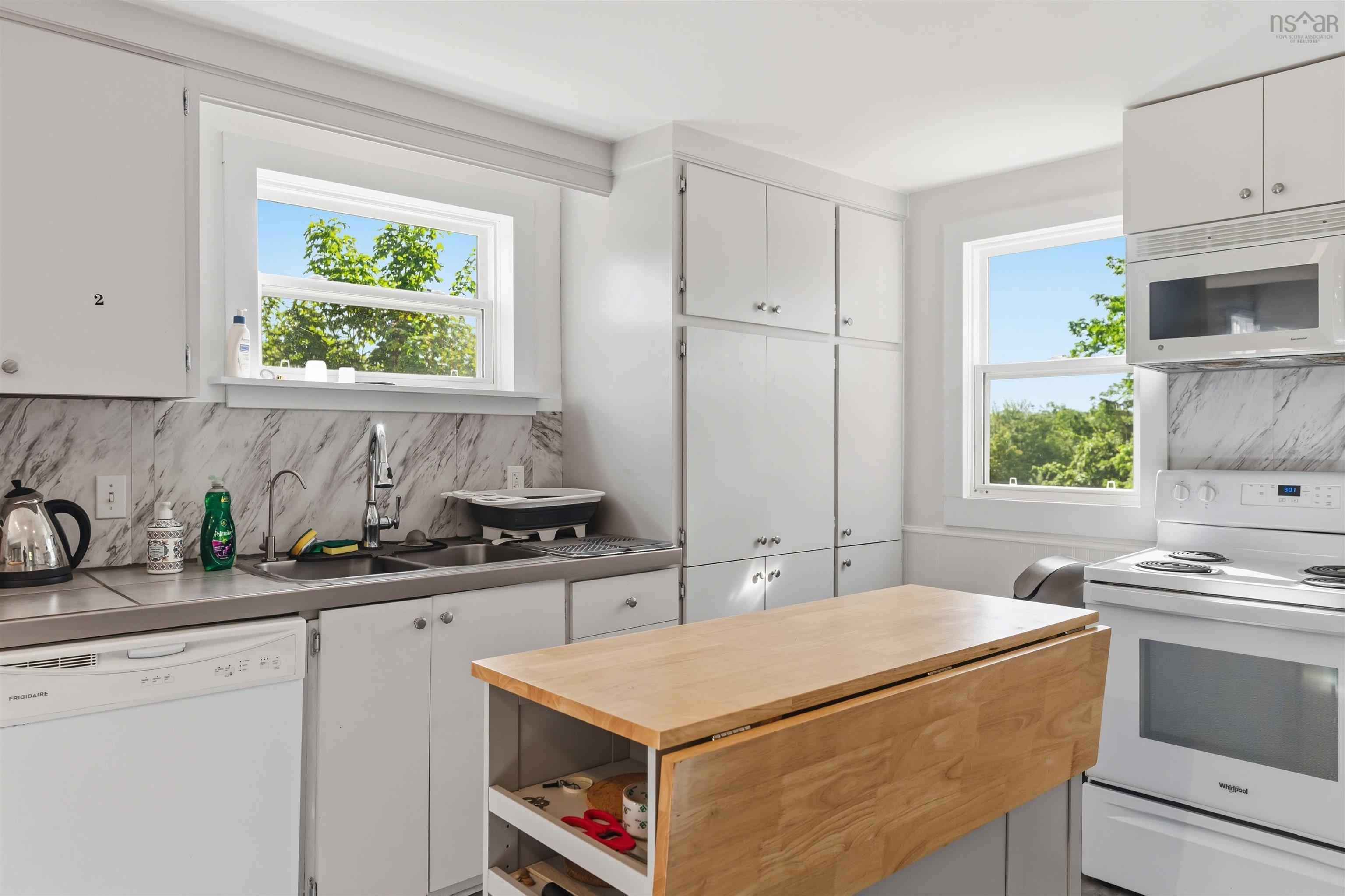 $465,000.00: 480 New Ross Road, Leminster