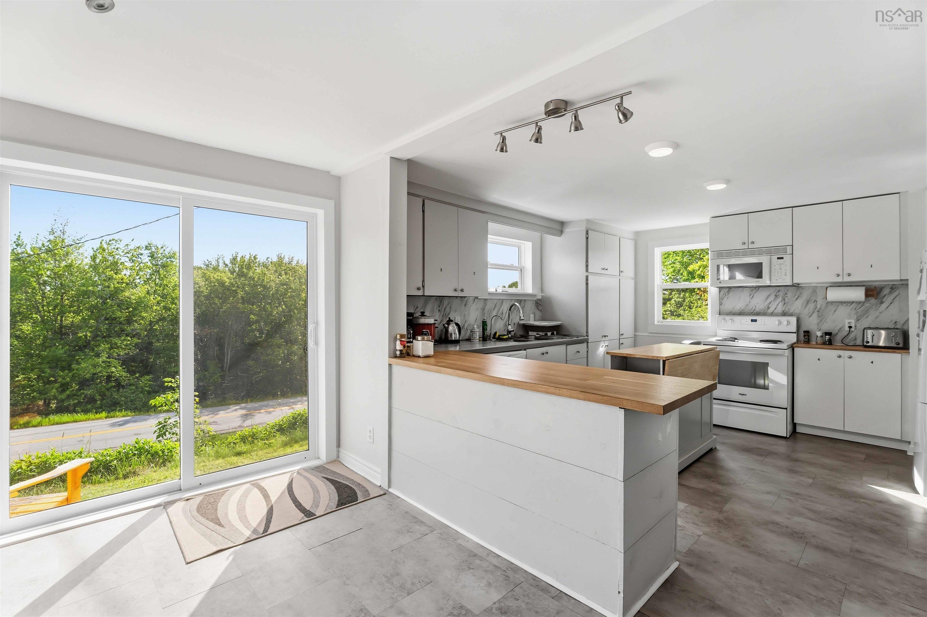 $465,000.00: 480 New Ross Road, Leminster