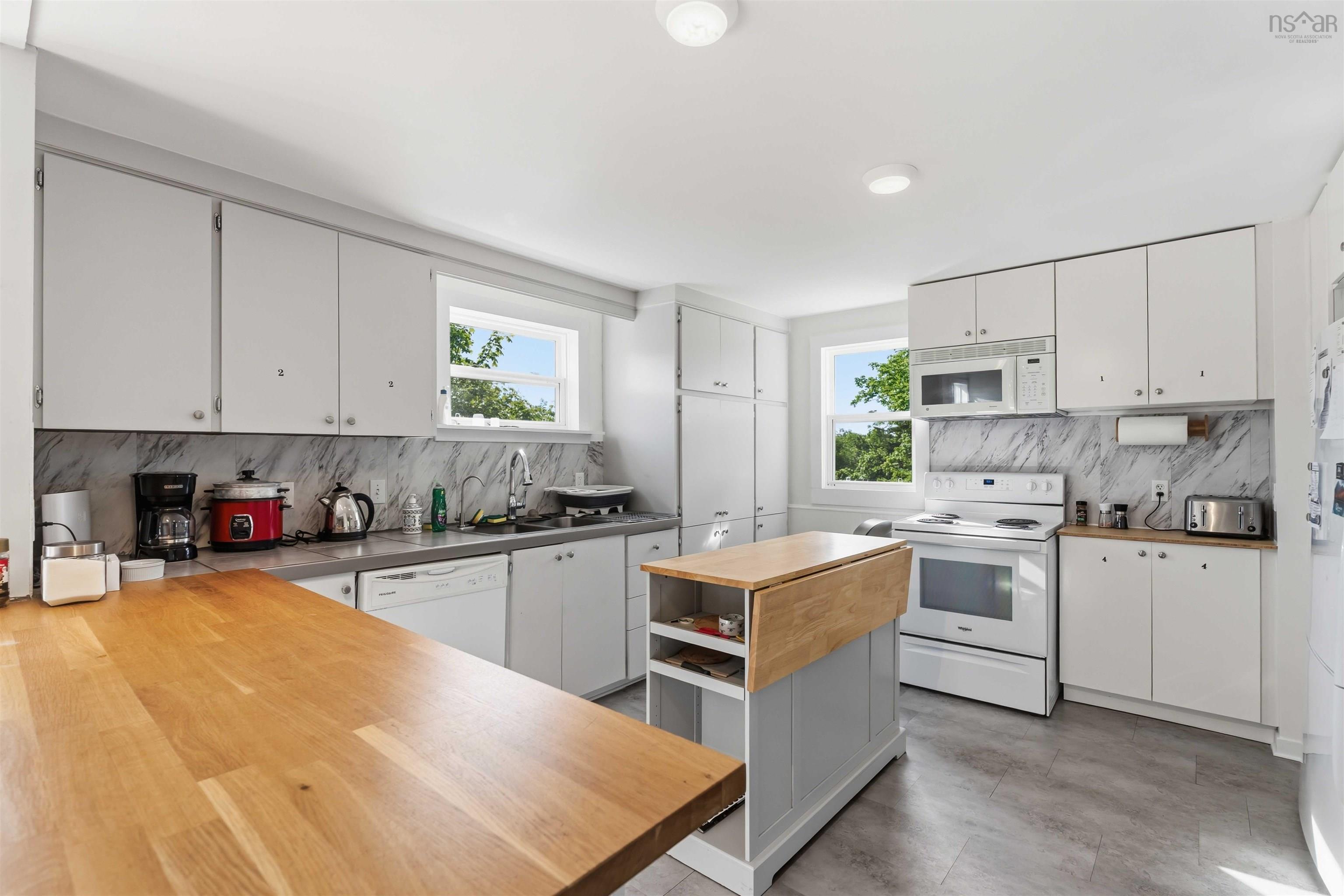 $465,000.00: 480 New Ross Road, Leminster