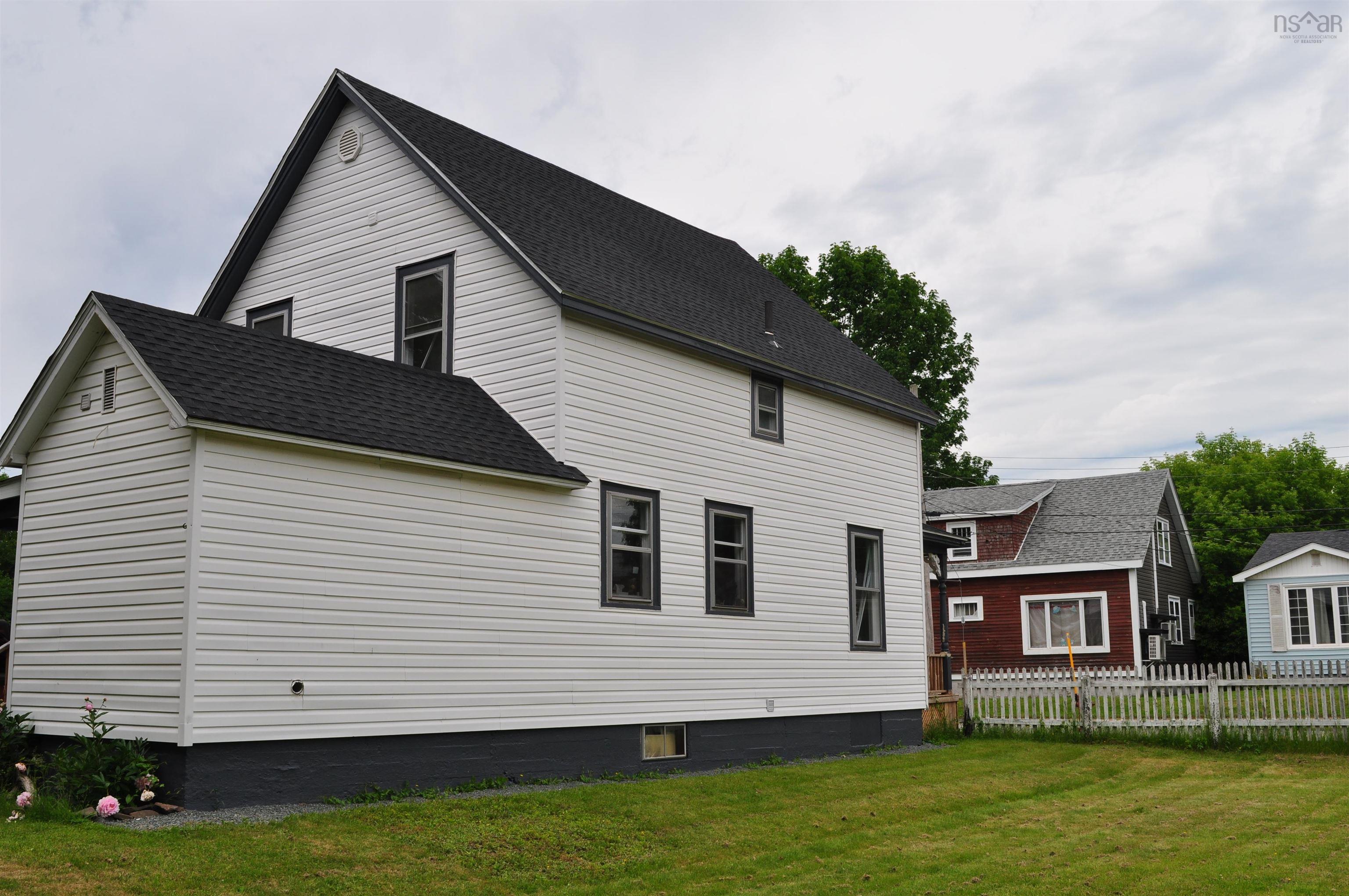 $349,900.00: 64 CENTRE Street, Truro