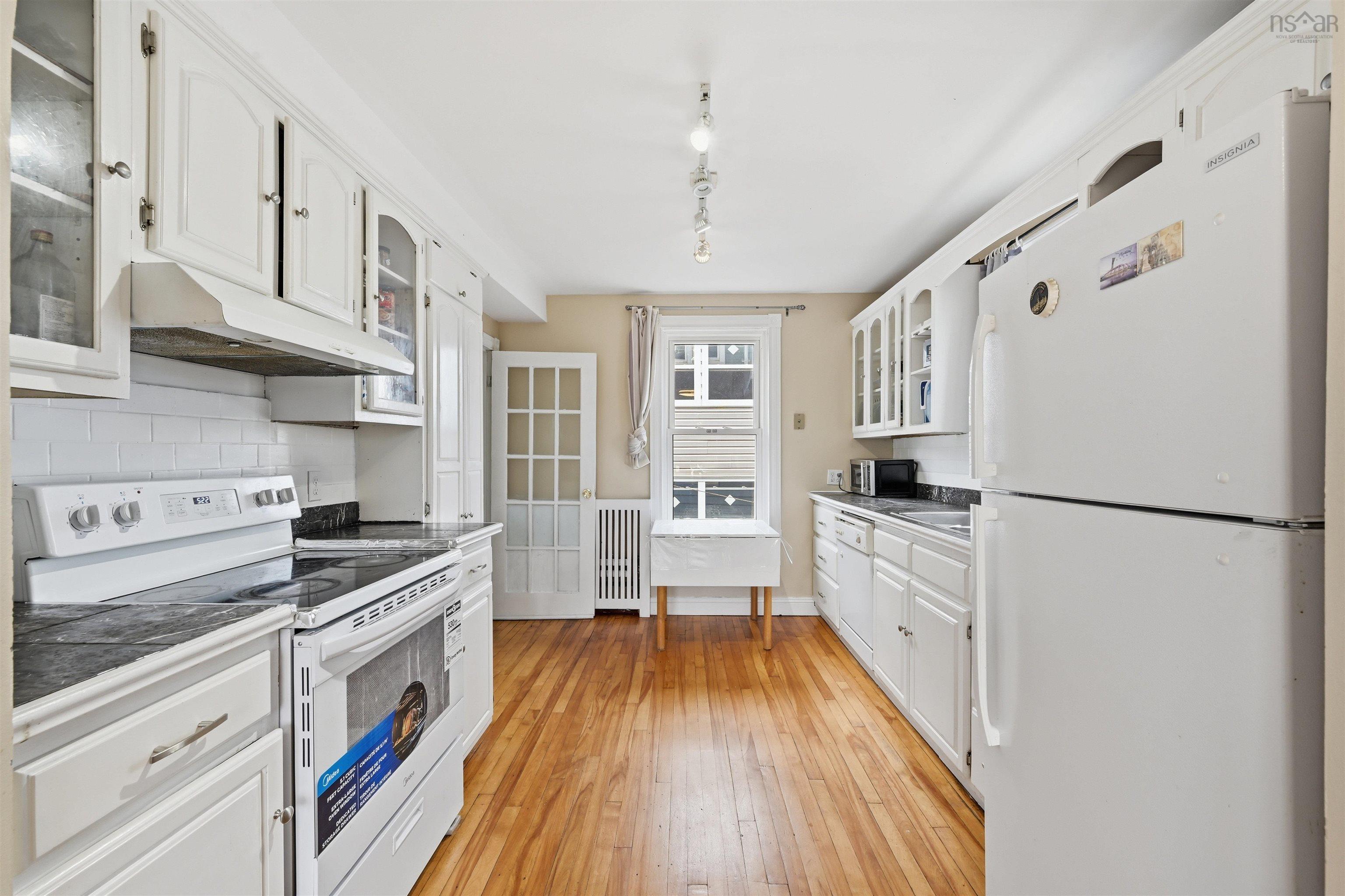 $839,900.00: 7091/7093 Bayers Road, Halifax