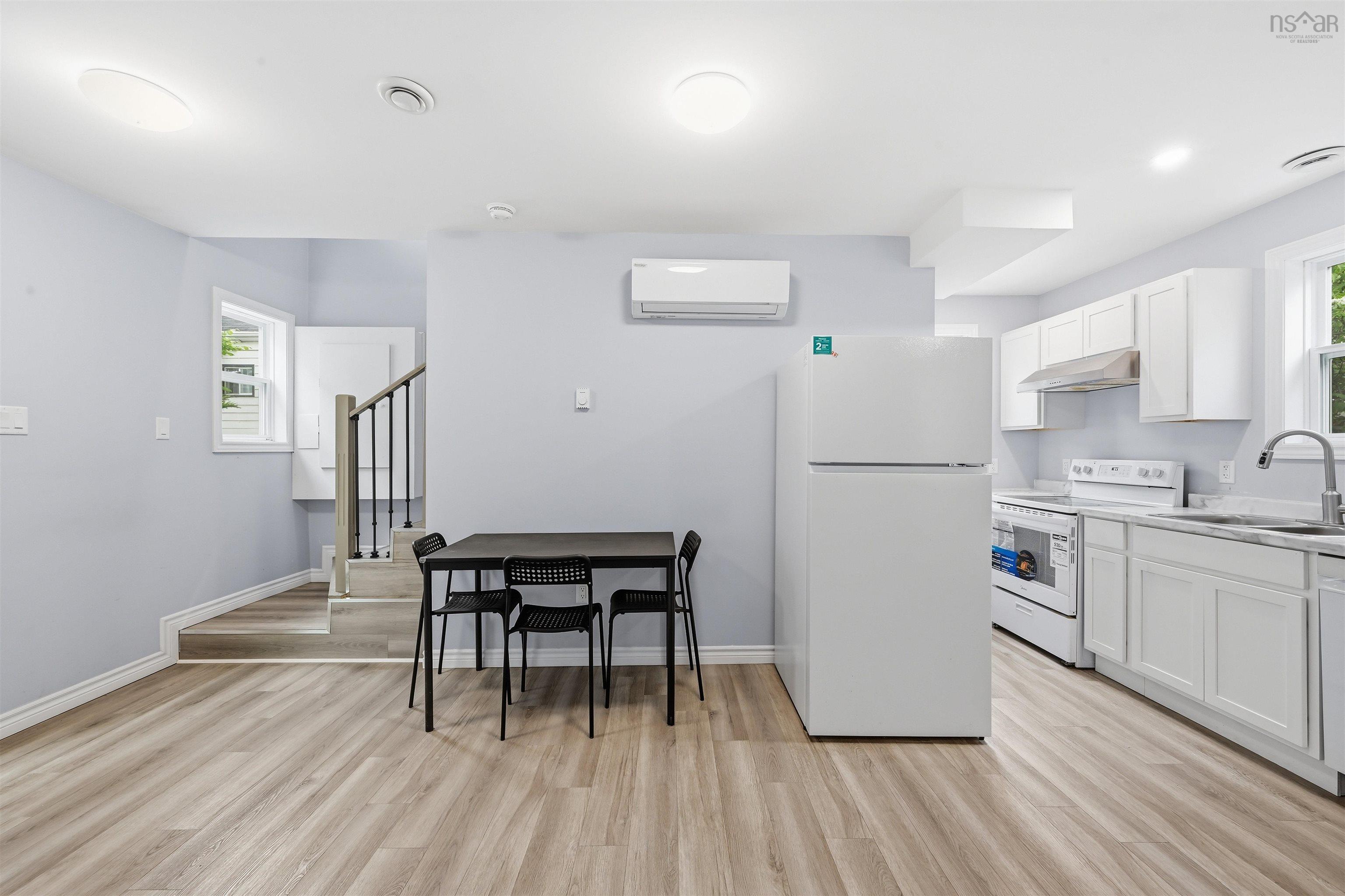 $839,900.00: 7091/7093 Bayers Road, Halifax