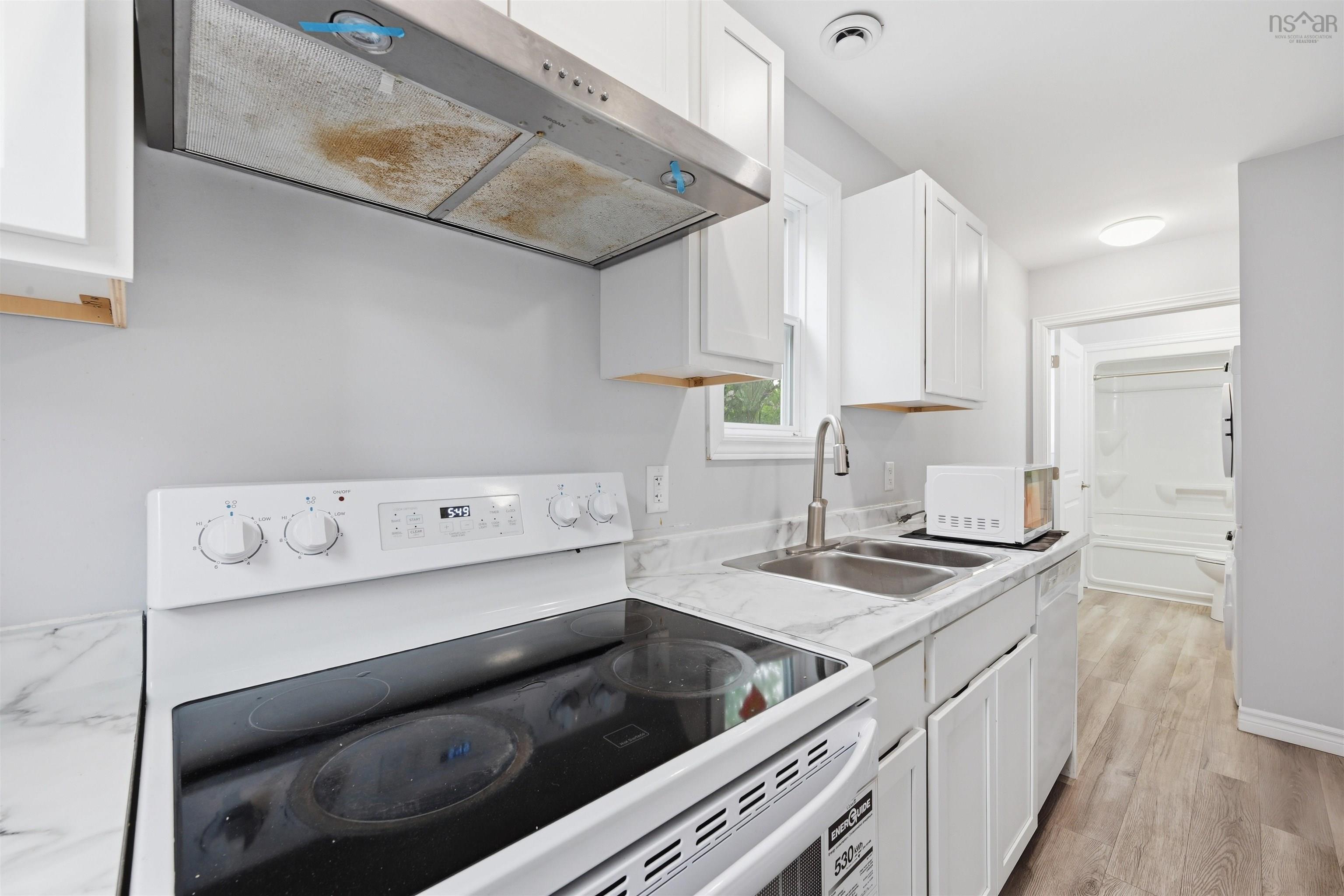 $839,900.00: 7091/7093 Bayers Road, Halifax