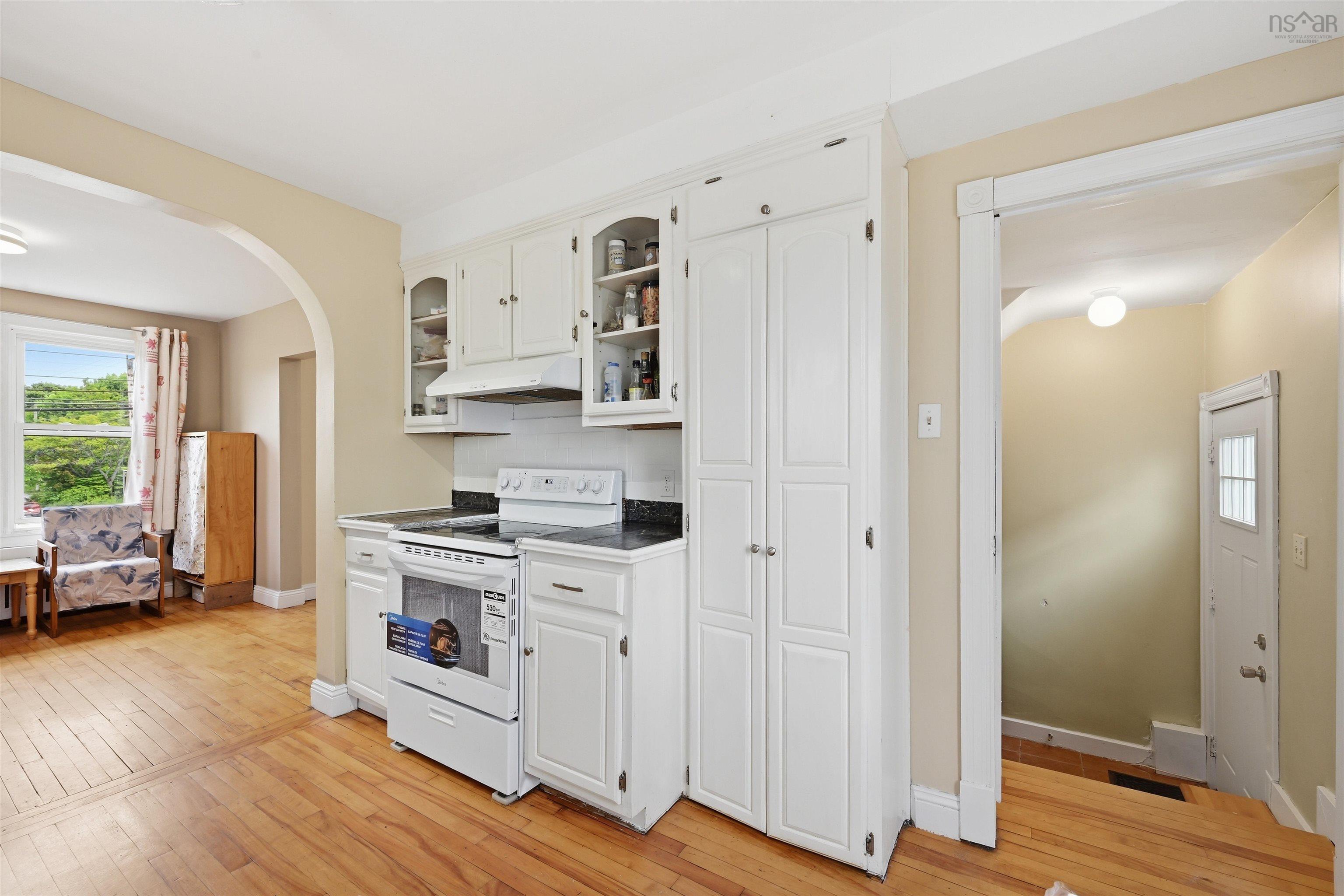 $839,900.00: 7091/7093 Bayers Road, Halifax