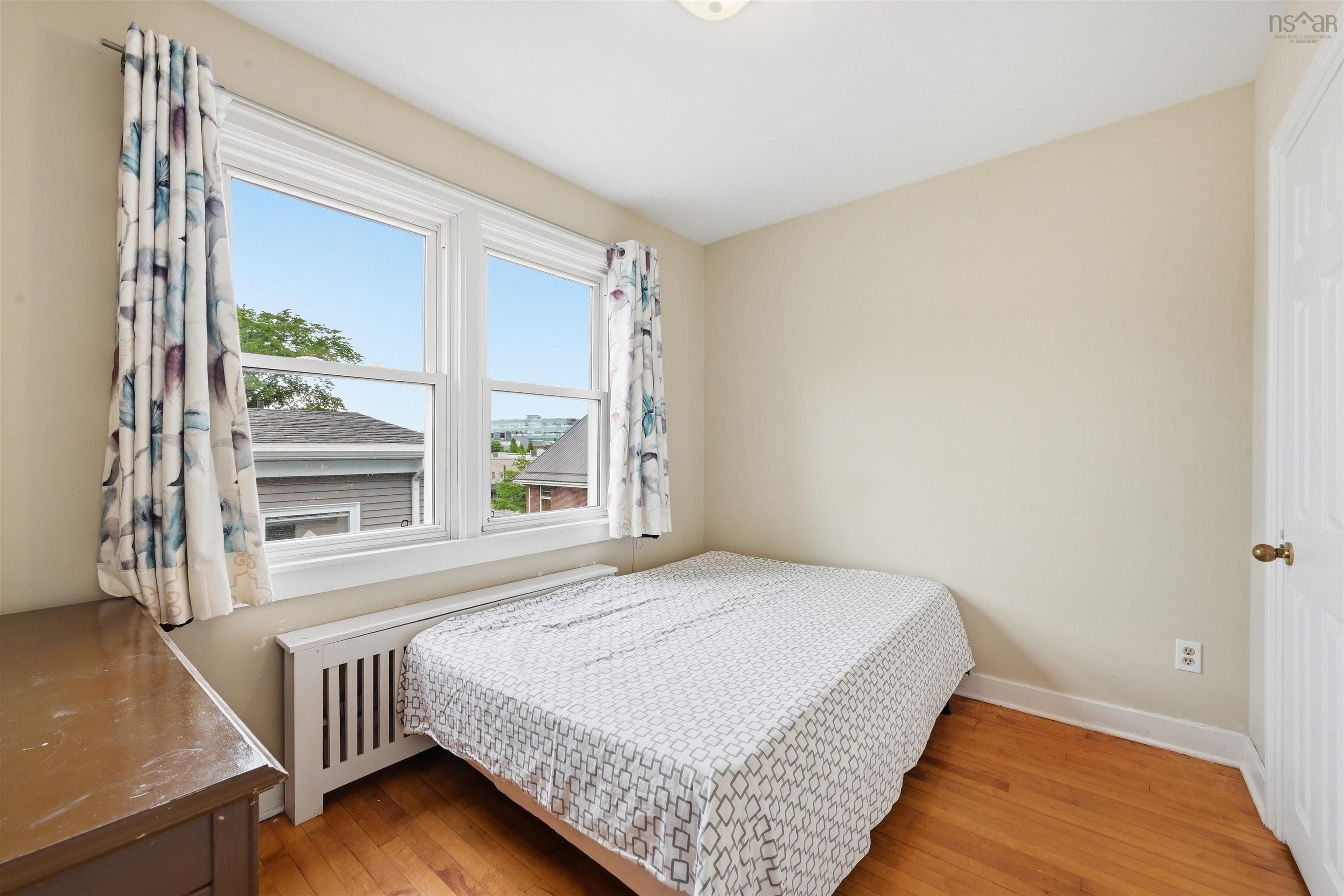 $839,900.00: 7091/7093 Bayers Road, Halifax