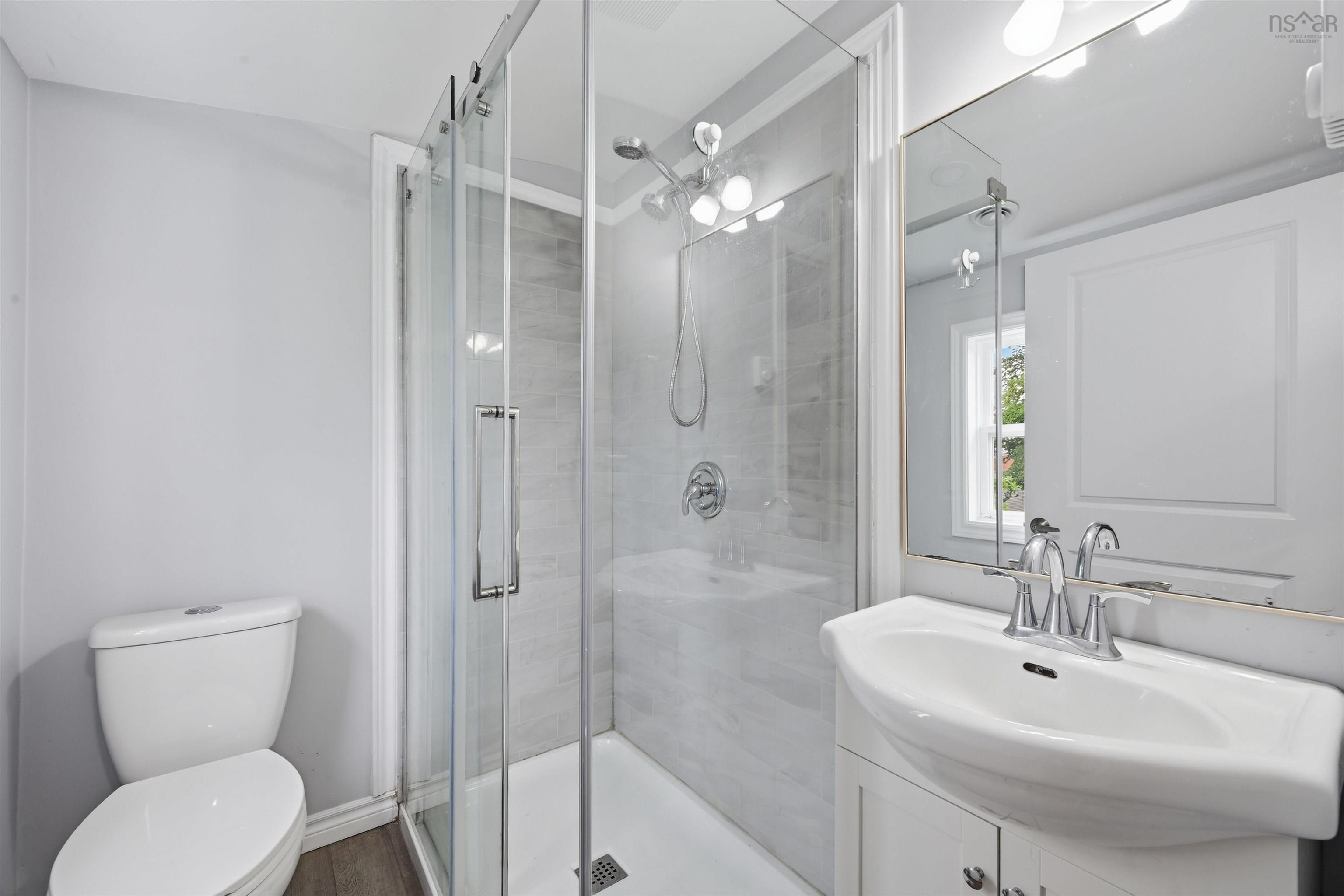 $839,900.00: 7091/7093 Bayers Road, Halifax