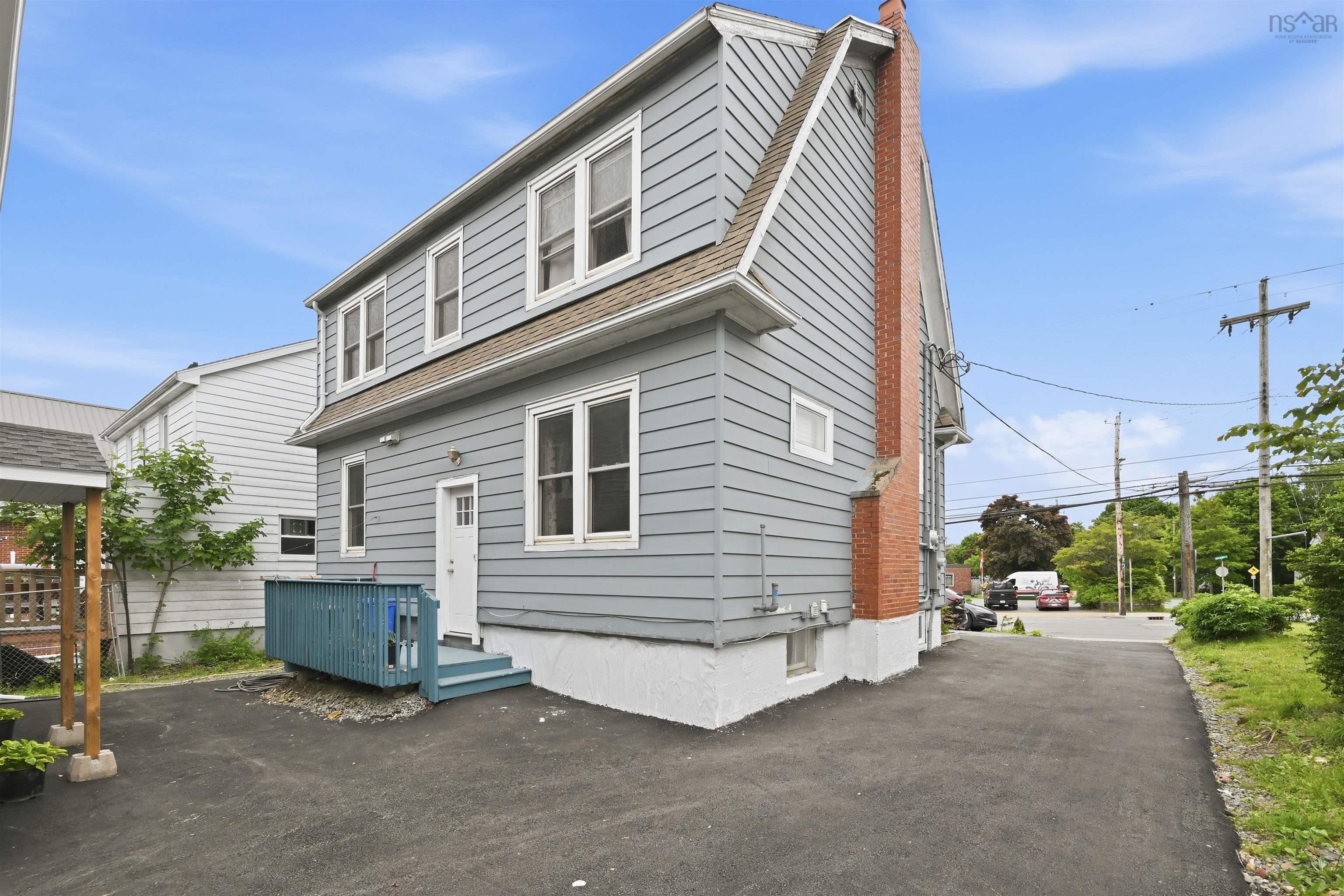 $839,900.00: 7091/7093 Bayers Road, Halifax