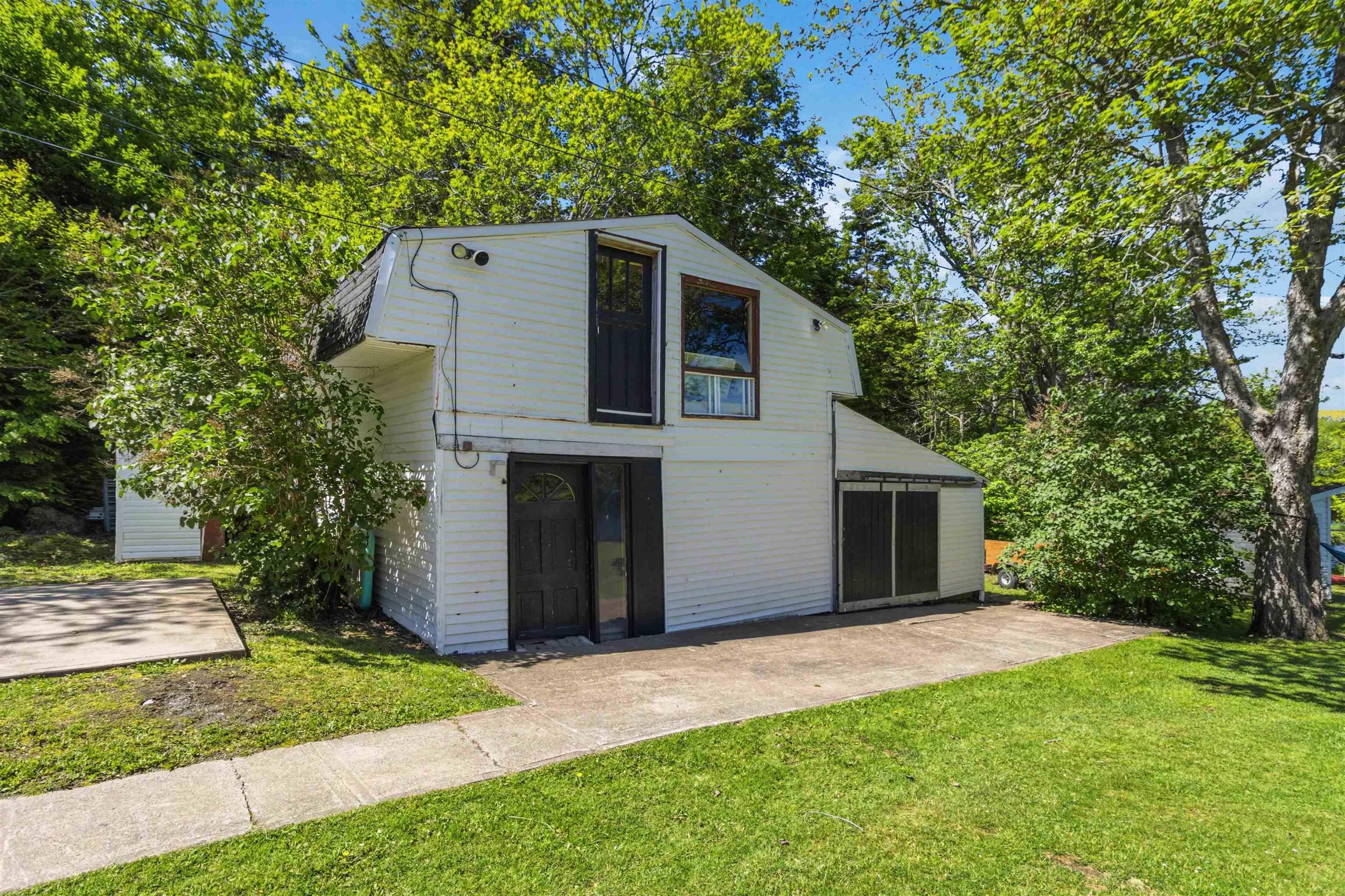 $849,900.00: 20 Kings Way, Lake Echo