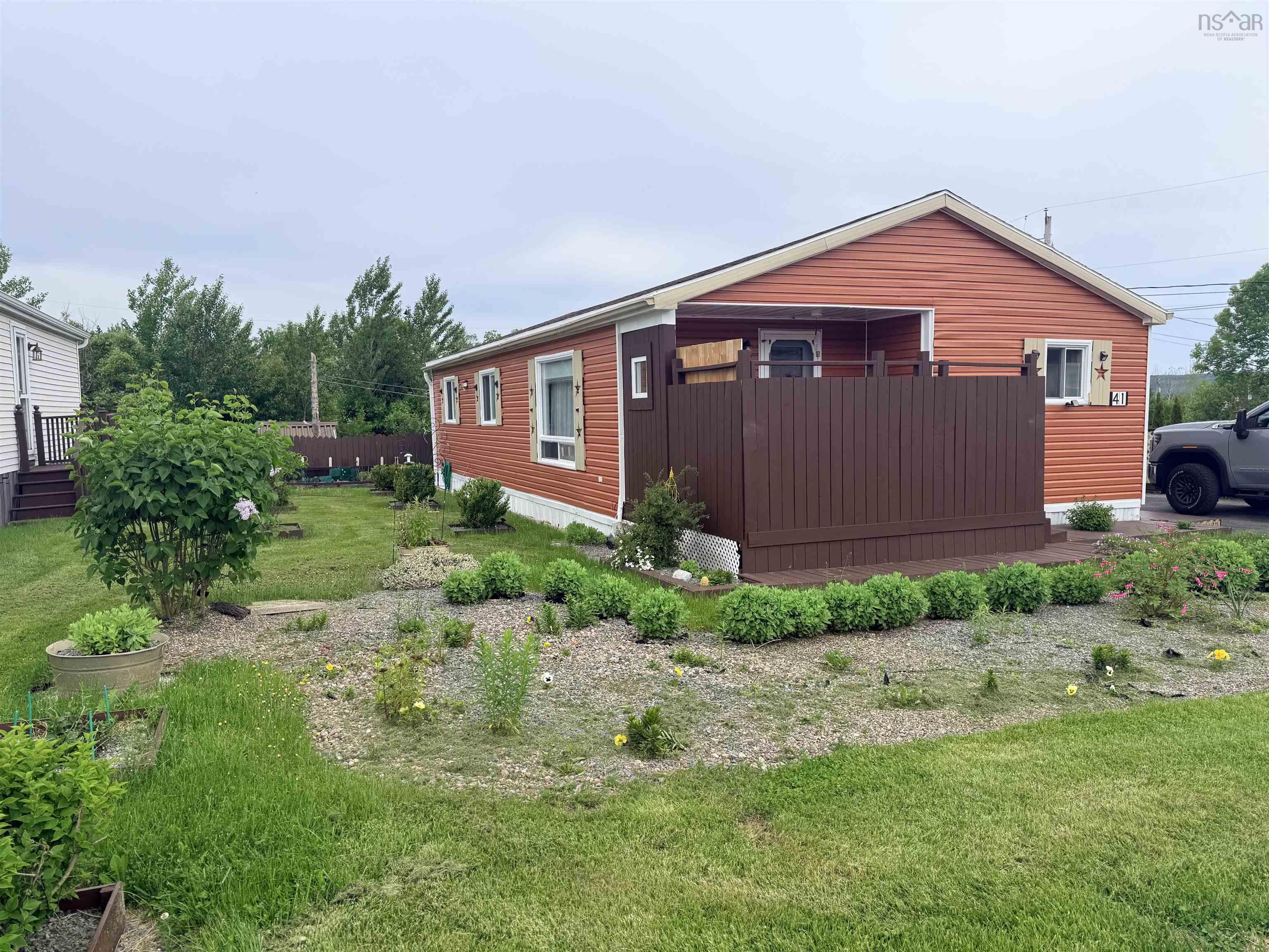 $220,000.00: B1L 1C9 41 Third Street, Howie Centre