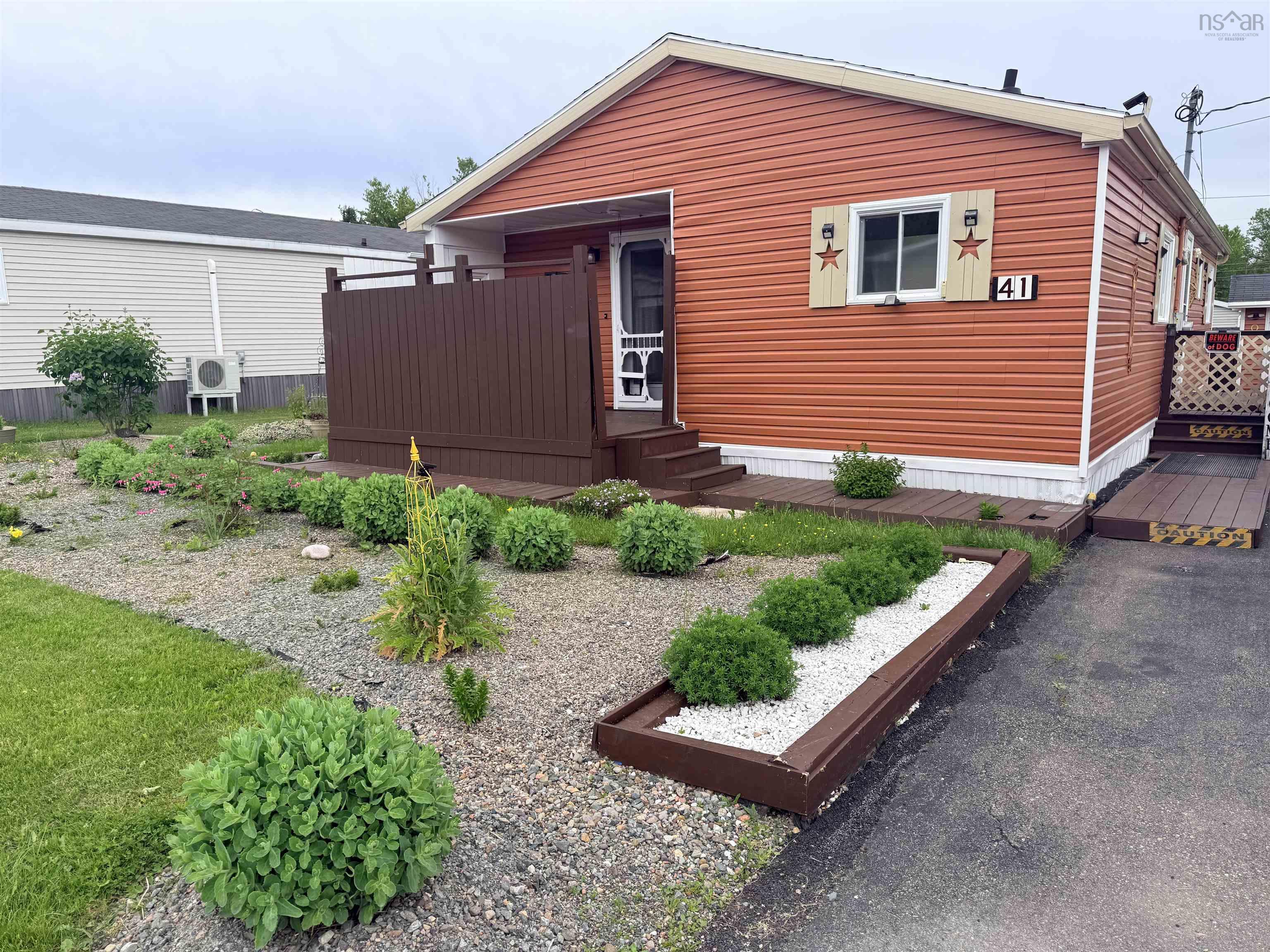 $220,000.00: B1L 1C9 41 Third Street, Howie Centre