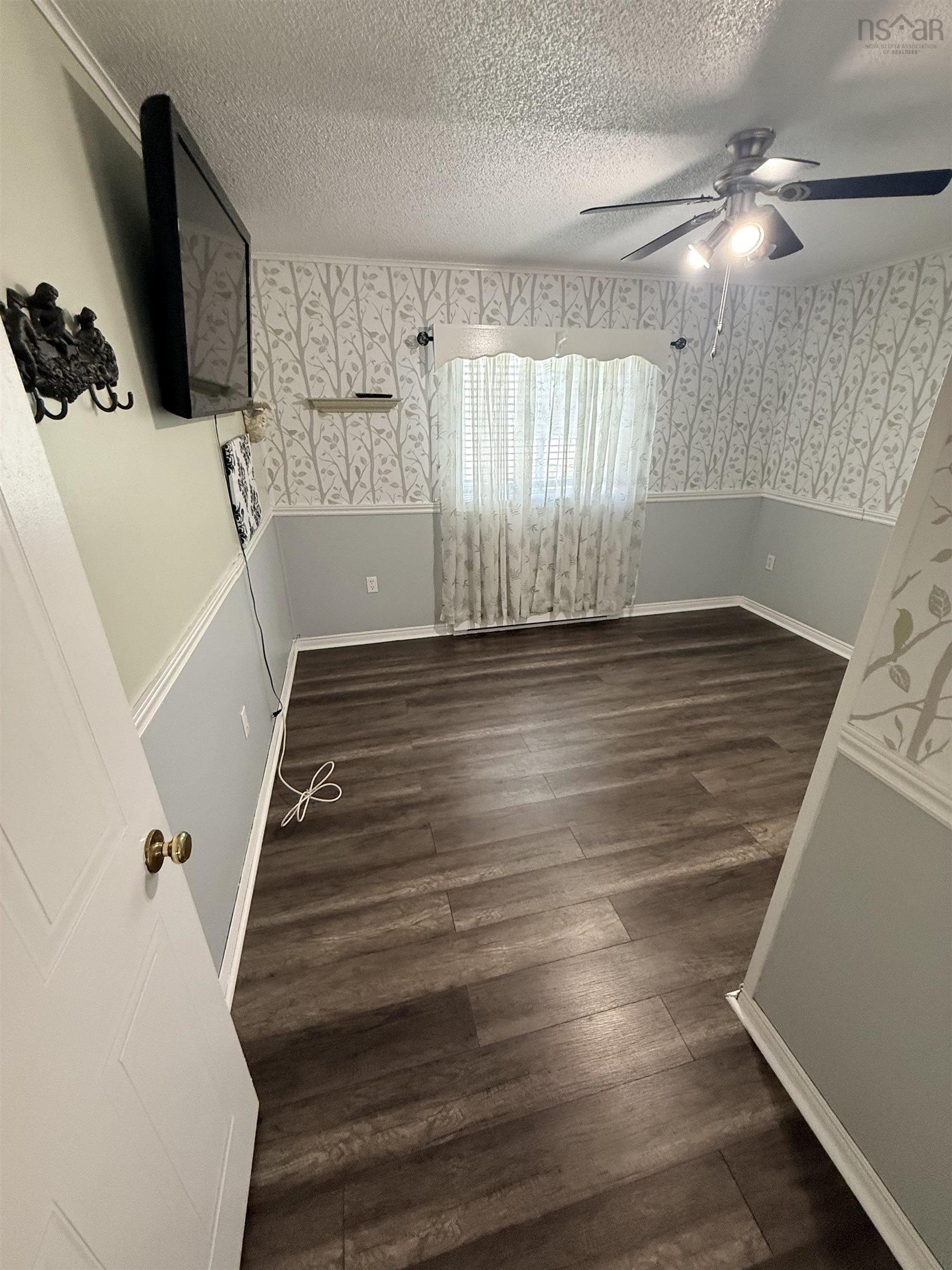 $220,000.00: B1L 1C9 41 Third Street, Howie Centre