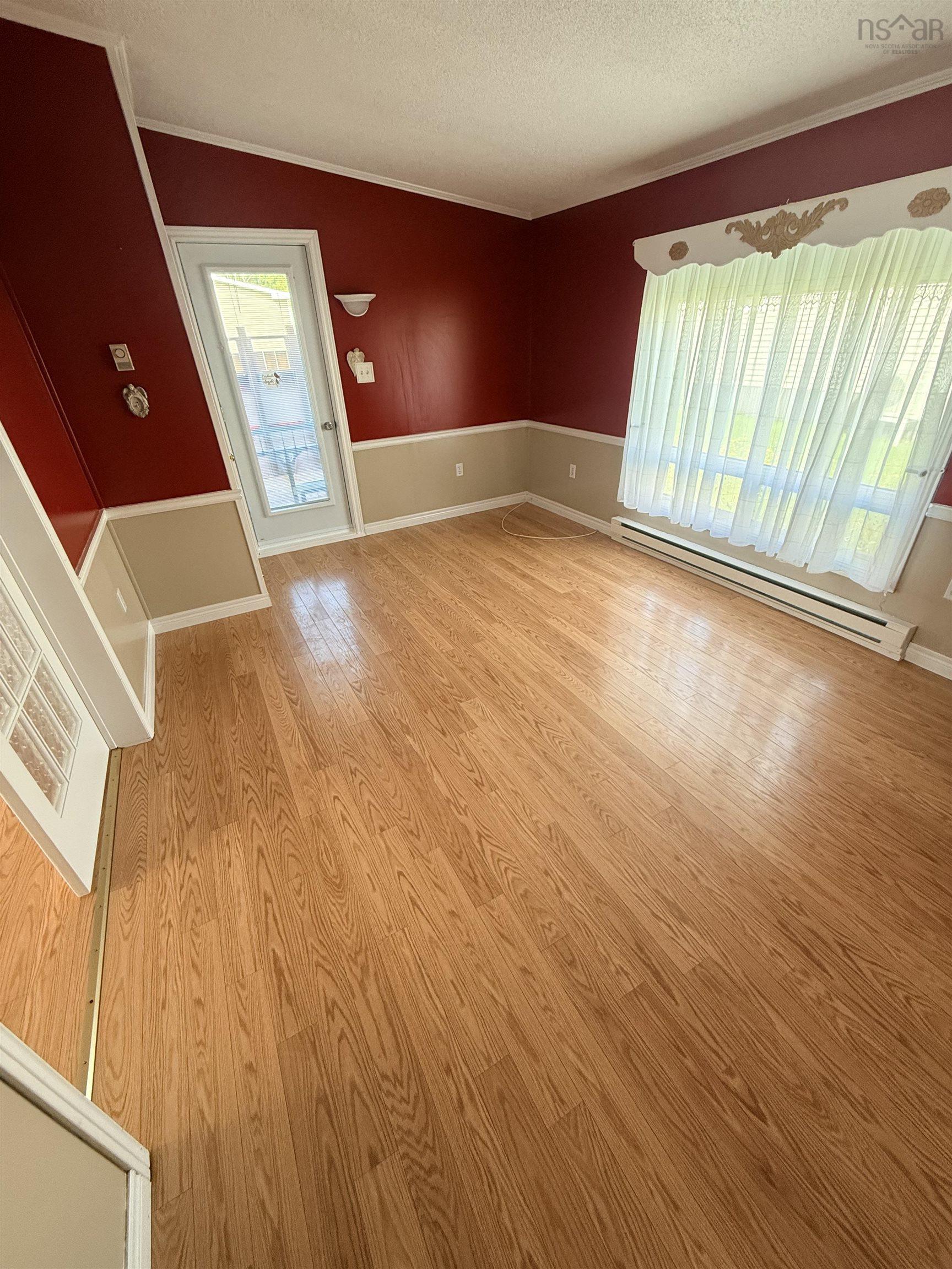 $220,000.00: B1L 1C9 41 Third Street, Howie Centre
