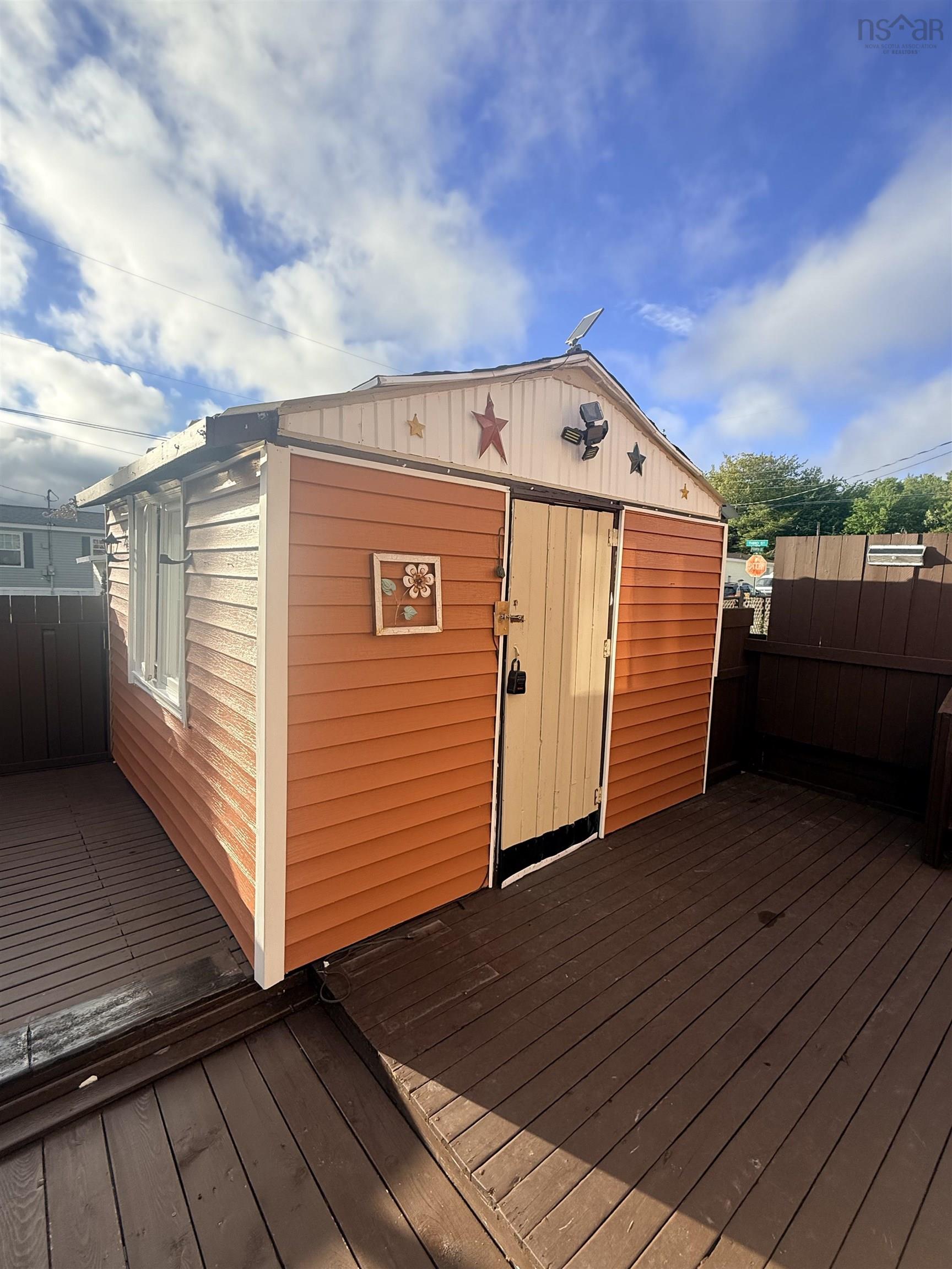 $220,000.00: B1L 1C9 41 Third Street, Howie Centre